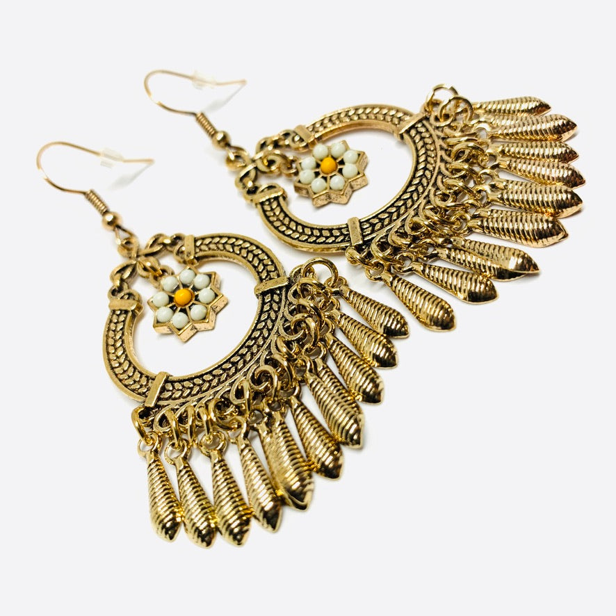 Mexican earrings with daisy flower chandelier style. Antique Gold tone Mexico. Great wome gift idea. Mexicanias jewelry design.