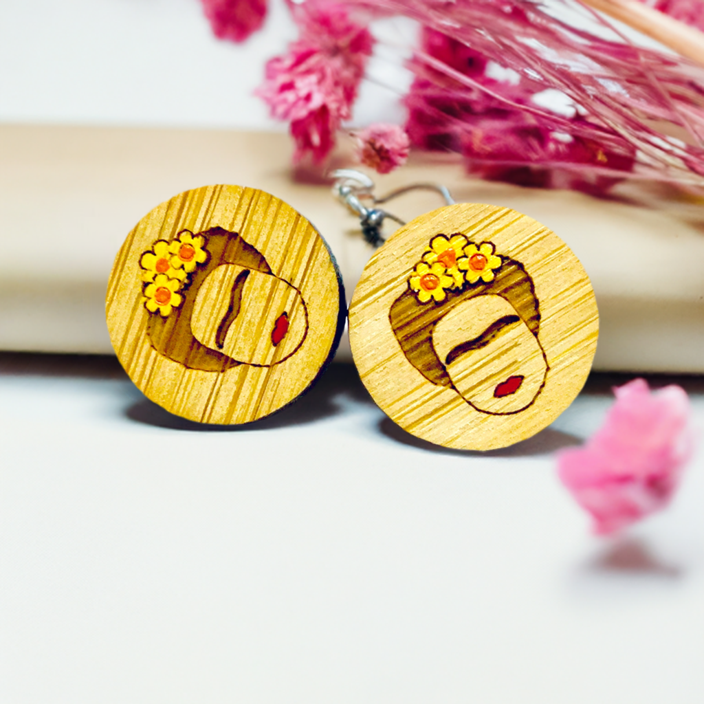 Bamboo Frida Kahlo stud earrings for girls. Mexican earrings. Mexican jewelry