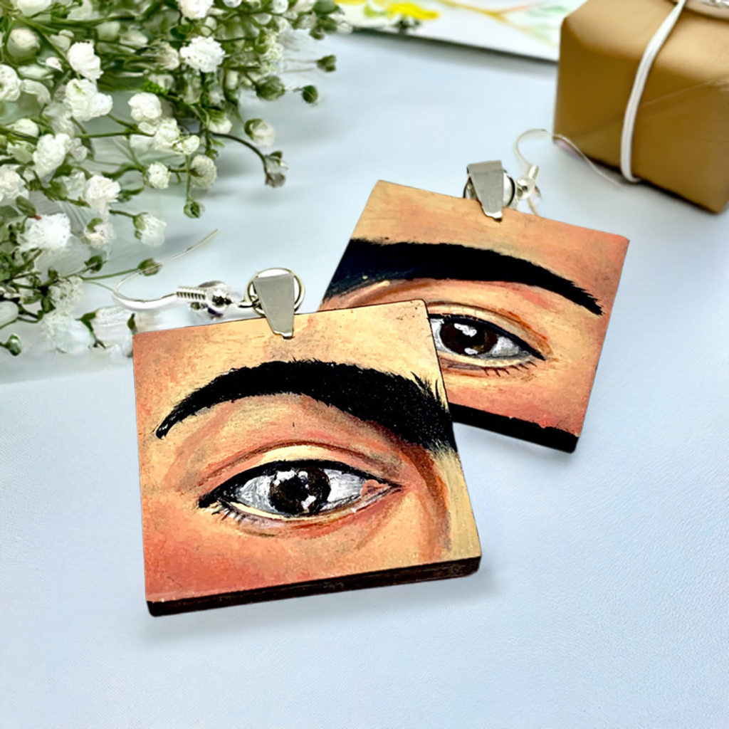 Hand painted Frida Kahlo fashion earrings. Square wooden earrings with Frida iconic eyebrows and expressive eyes. Great gift for fridamaniacs, fridalovers, fridamania, frida fans. Mexican earrings. Mexican jewelry.