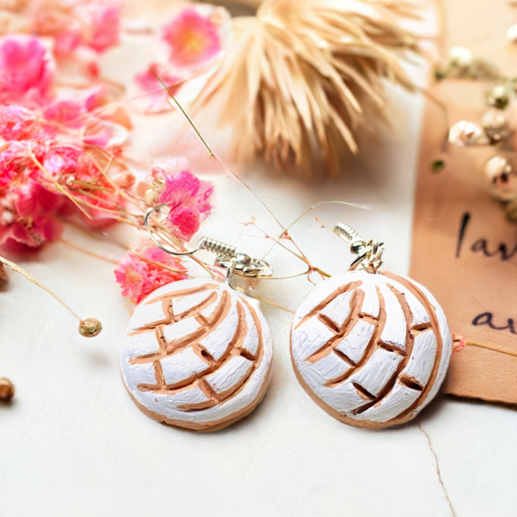 White Vanilla Clay Concha Earrings. Mexican Sweet Bread Conchas Conchitas Concha Earrings. Pan Dulce Mexico folk art. Mexican earrings for woman and girls. Mexico earrings. Mexico jewelry. Claywelry. Fridamaniacs. Mexicanias. Fridalovers. Frida Kahlo jewelry. Frida inspired - Frida fans gift idea