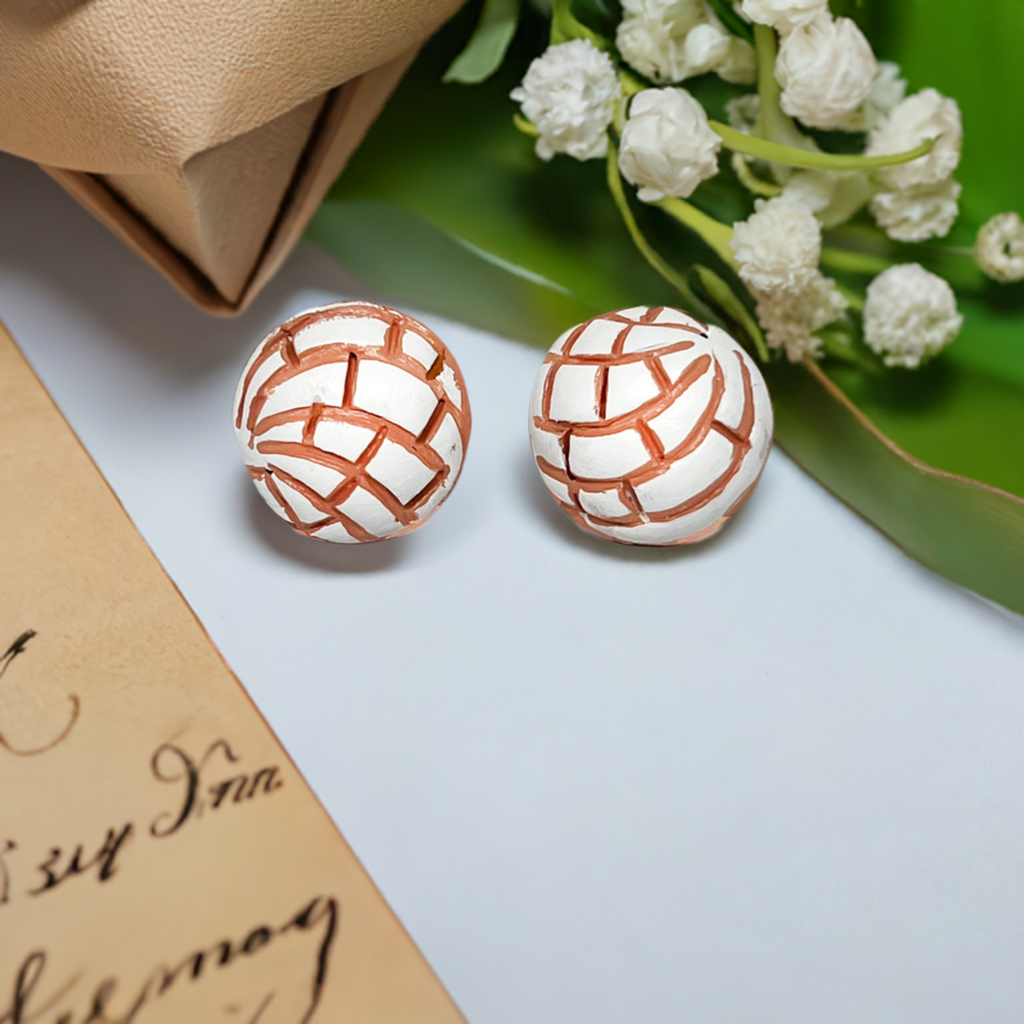 Clay Mexican sweet bread concha earrings set. Mexico pan dulce conchas. White vanilla, strawberry, and chocolate. Sweet, cute, and oroginal gift idea for girls. Mexican earrings. Mexican clay jewelry.