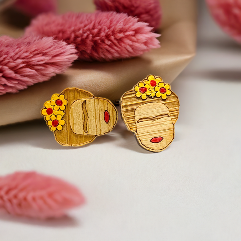 Frida Kahlo earrings made of bamboo with yellow flowers and red lipstick for fridamaniacs, fridalovers, fridamania, frida fans girls. Cute gift idea. Mexican earrings. Mexican jewelry.