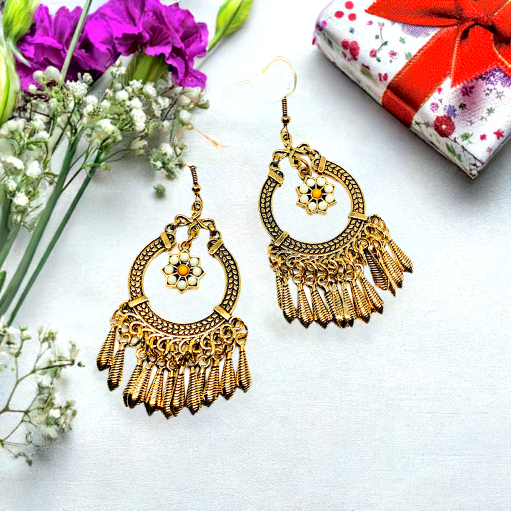 Mexican earrings with daisy flower chandelier style. Antique Gold tone Mexico. Great wome gift idea. Mexicanias jewelry design.