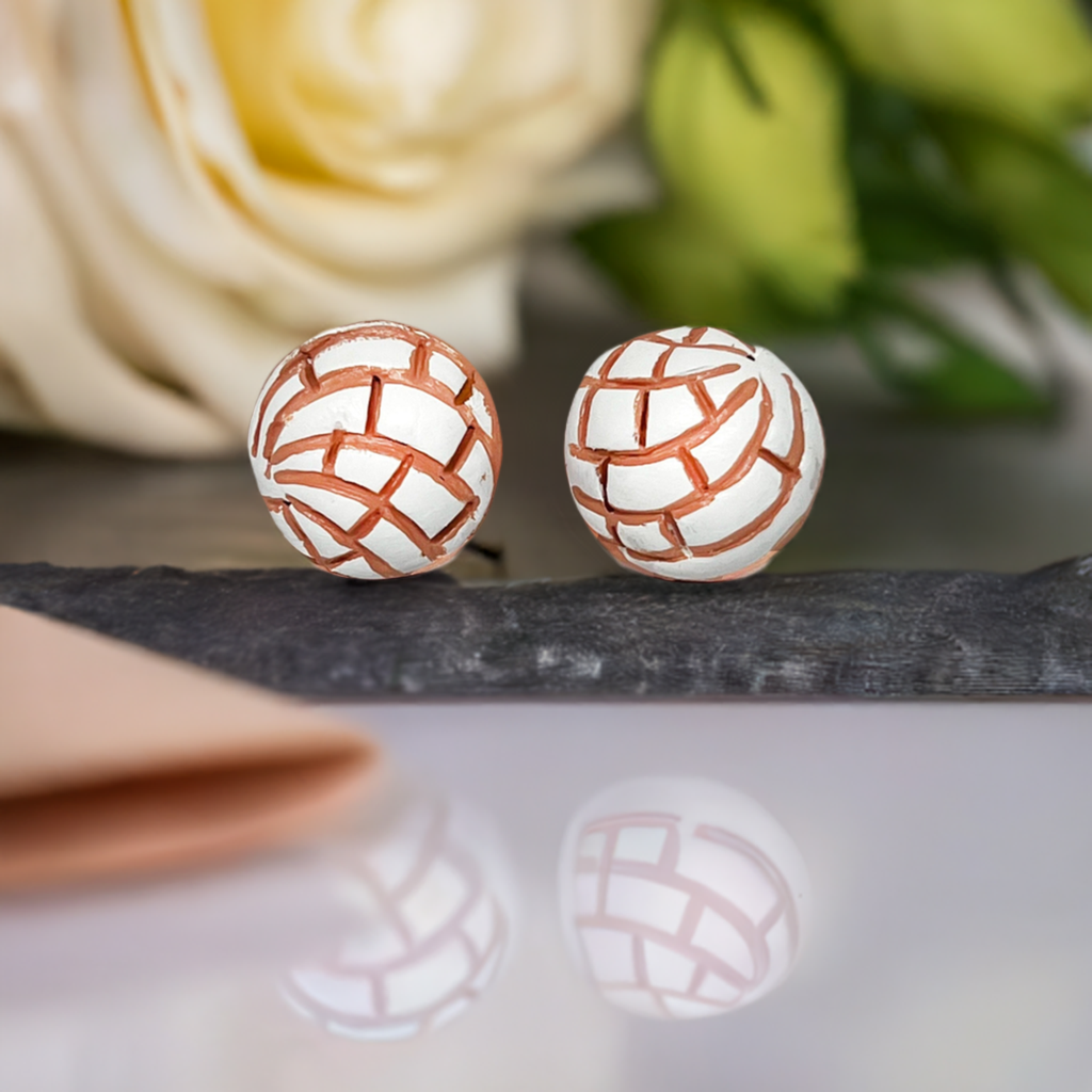 Clay Mexican sweet bread concha earrings set. Mexico pan dulce conchas. White vanilla, strawberry, and chocolate. Sweet, cute, and oroginal gift idea for girls. Mexican earrings. Mexican clay jewelry.