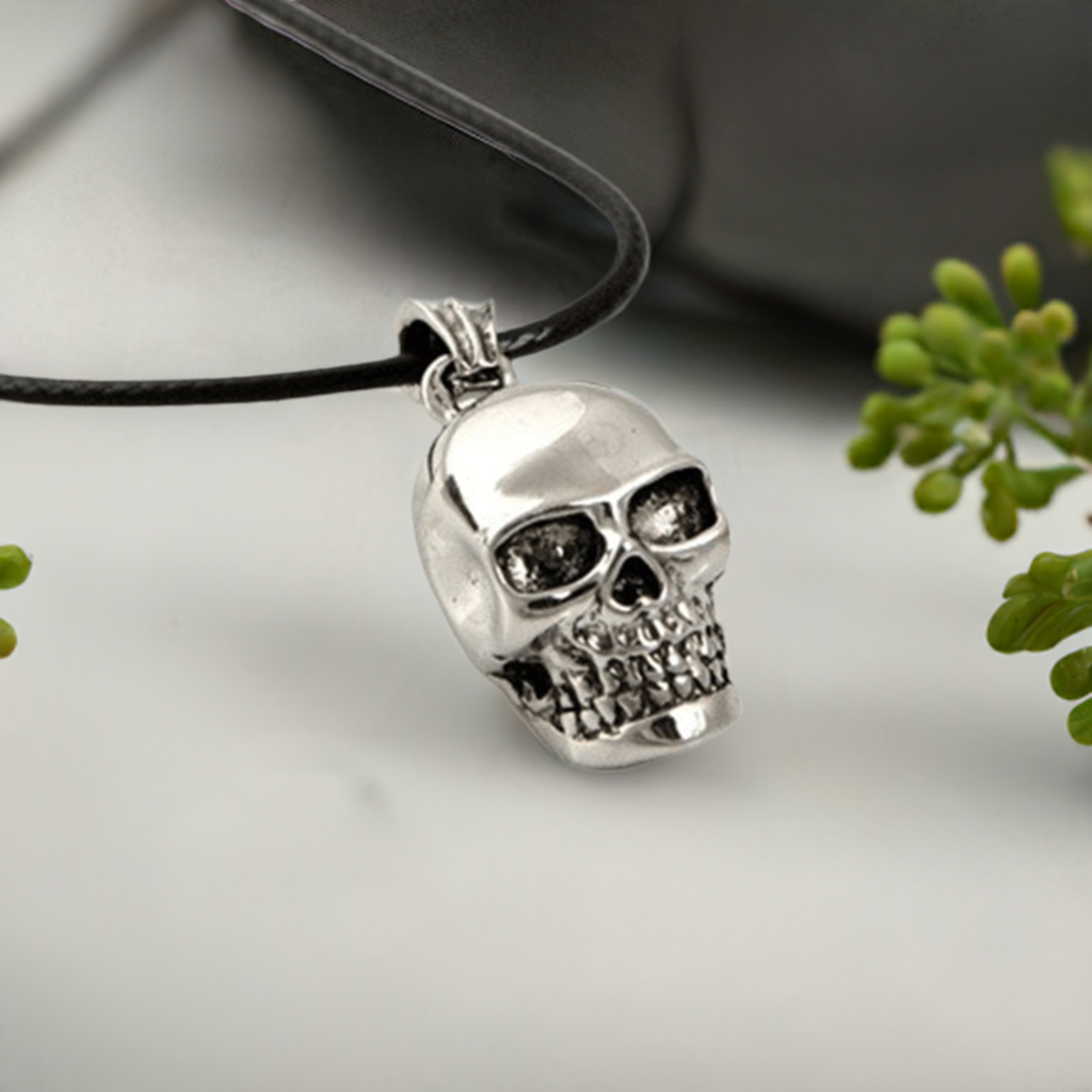 Men's Skull Necklace. Replace provided necklace cord with your favorite silver or genuine leather cord necklace. Slkull jewelry for guys. Man jewelry. Calacamania. Mexican jewelry for guys.