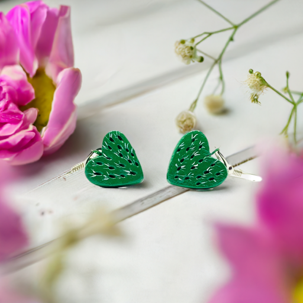 Green carved clay heart earrings. Hand painted and handmade clay jewelry. Mexican earrings. Mexico folk art. Mexican jewelry. Claywelry