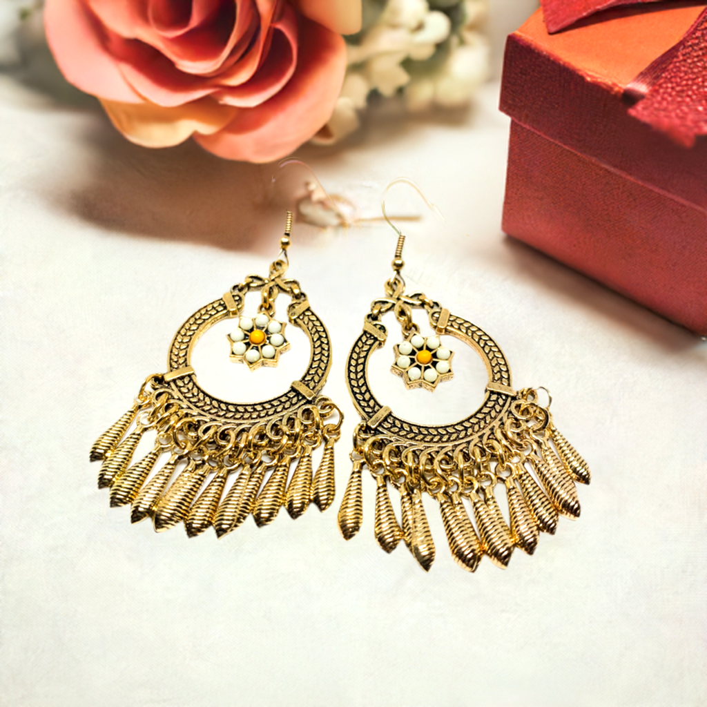 Mexican earrings with daisy flower chandelier style. Antique Gold tone Mexico. Great wome gift idea. Mexicanias jewelry design.
