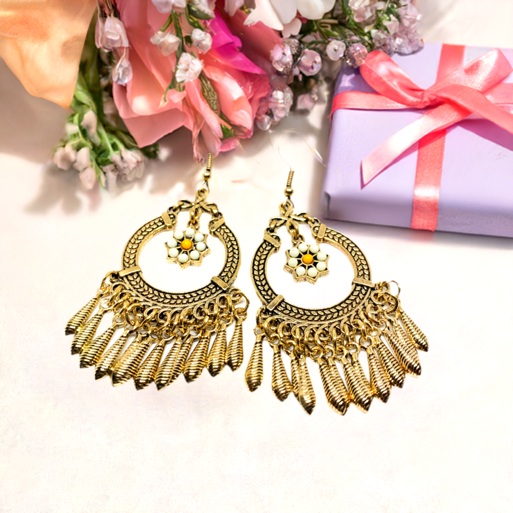 Mexican earrings with daisy flower chandelier style. Antique Gold tone Mexico. Great wome gift idea. Mexicanias jewelry design.