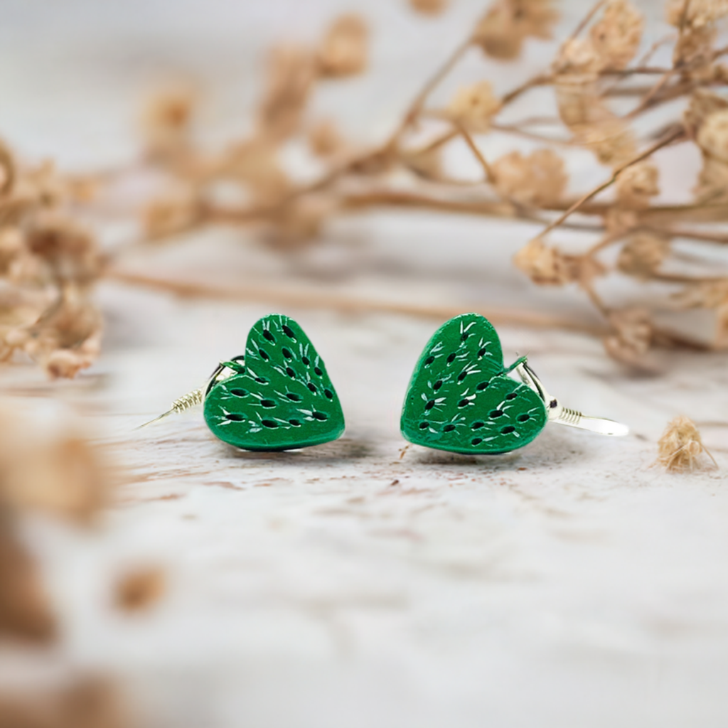 Green carved clay heart earrings. Hand painted and handmade clay jewelry. Mexican earrings. Mexico folk art. Mexican jewelry. Claywelry
