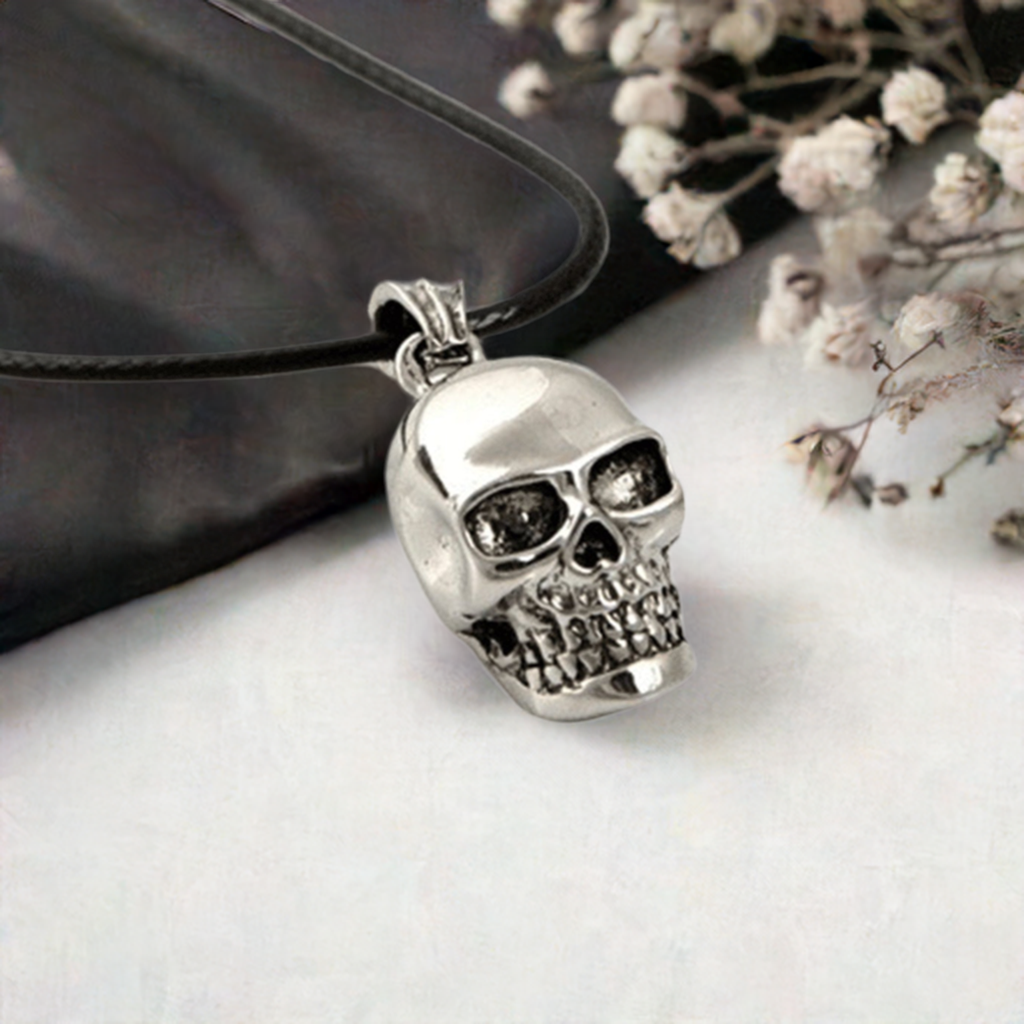 Men's Skull Necklace. Replace provided necklace cord with your favorite silver or genuine leather cord necklace. Slkull jewelry for guys. Man jewelry. Calacamania. Mexican jewelry for guys.