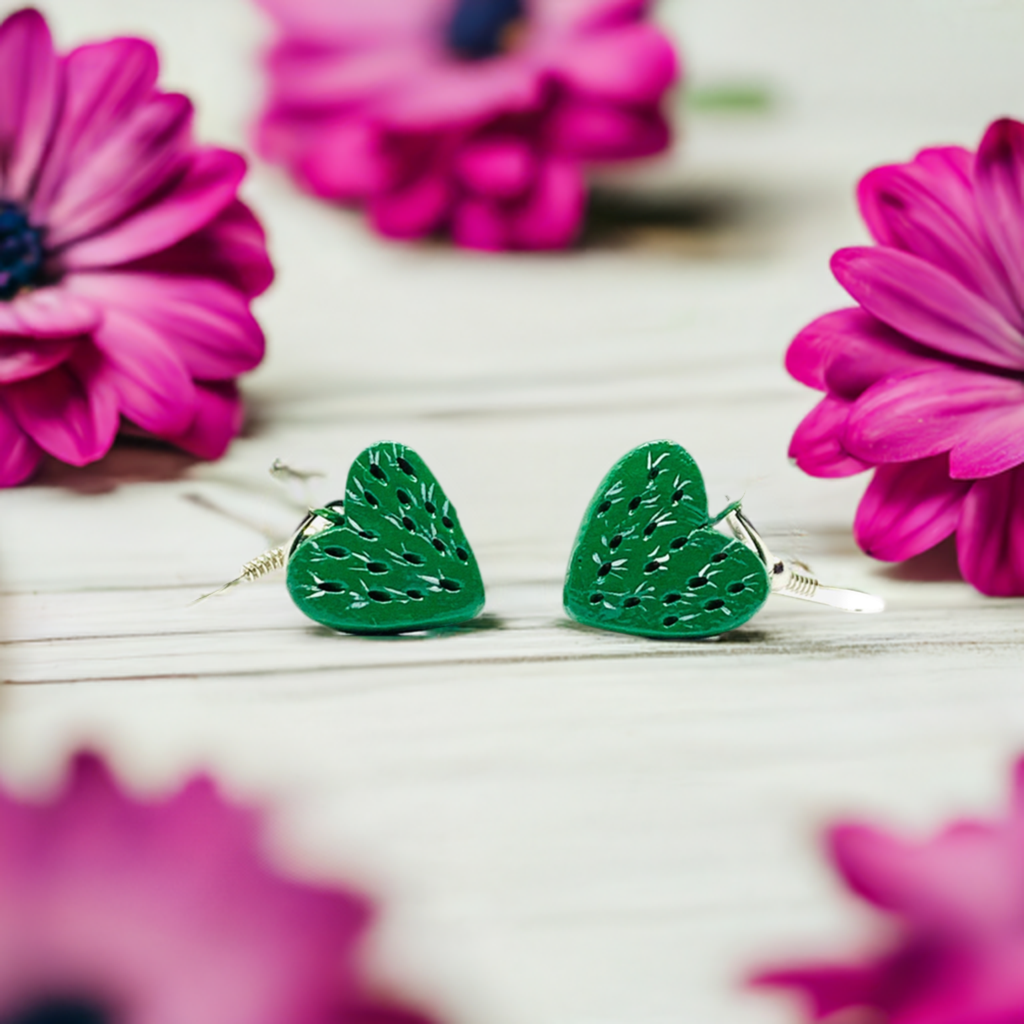 Green carved clay heart earrings. Hand painted and handmade clay jewelry. Mexican earrings. Mexico folk art. Mexican jewelry. Claywelry