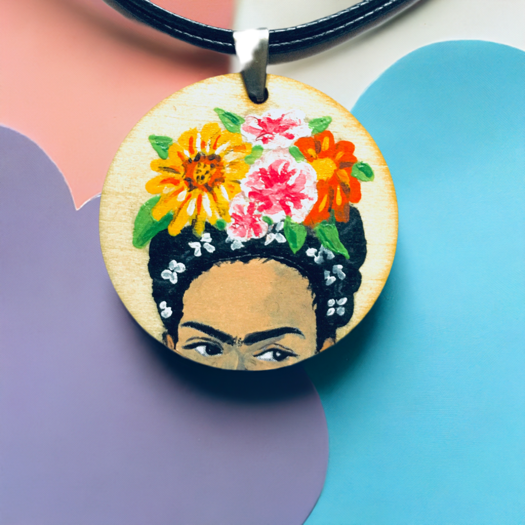 Hand painted Frida kahlo wooden pendant necklace with flowers. Mexican Necklace. Mexican jewelry by Fridamaniacs. Fridalovers.