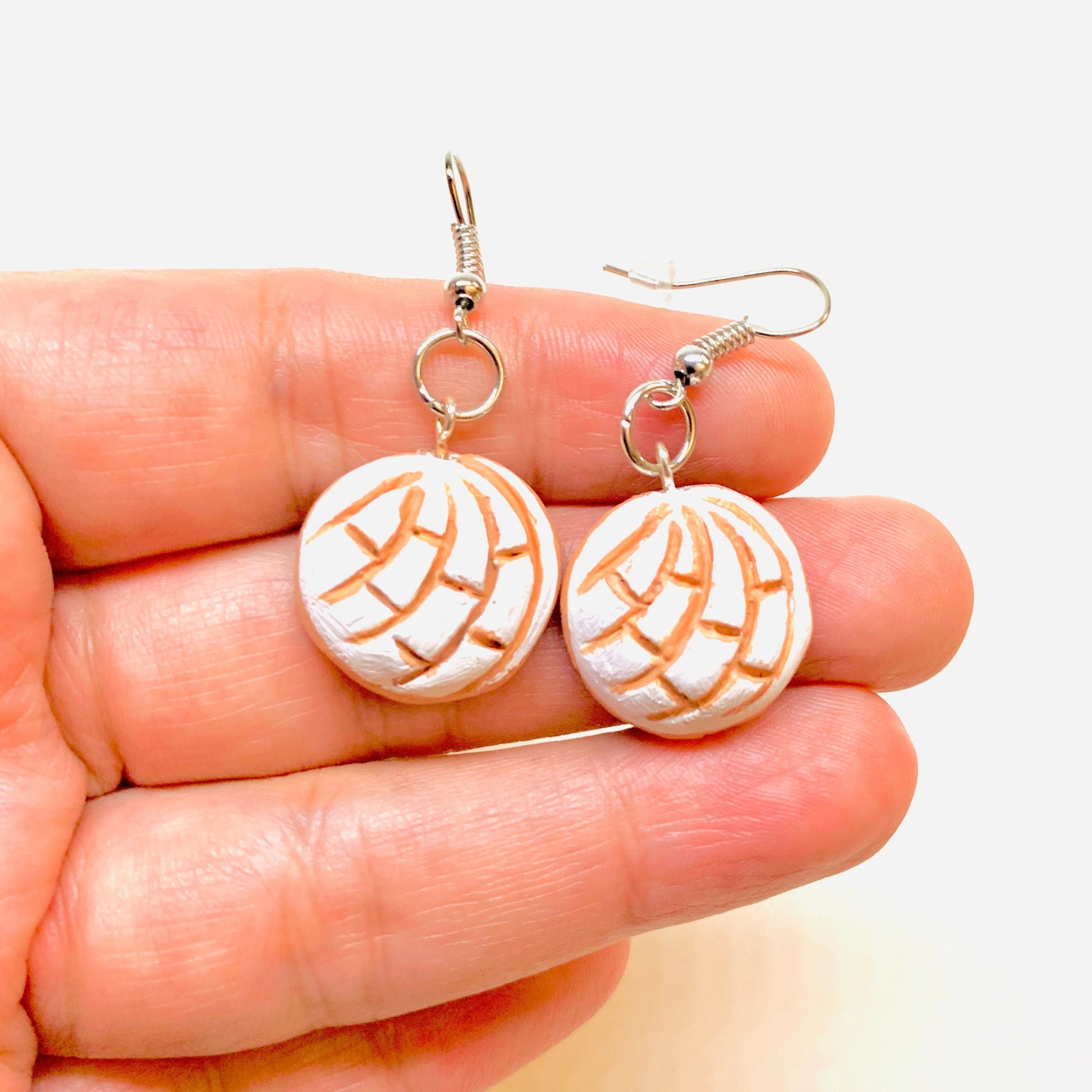 Charming Vanilla Concha Earrings Clay Food Jewelry Mexican Sweet Bread Artisan Mexico Folk Art Pand Dulce Conchitas Hand Painted Gift Girls