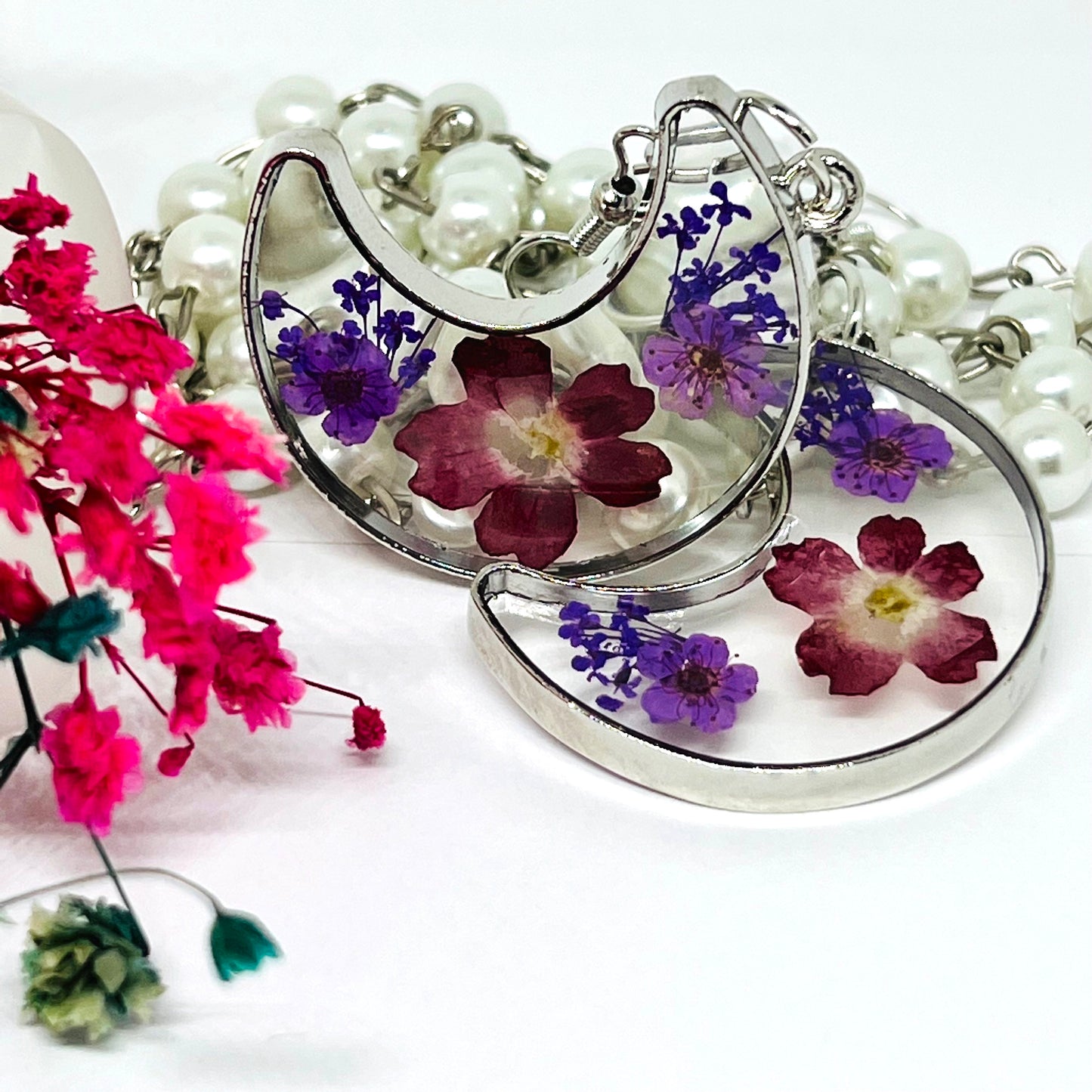 Lovingly Crafted Moon Shape Earrings with Wild Dried Flowers Frida Inspired Jewelry Summer Fashion Casual Outfit Girls Women Cute Gift Idea