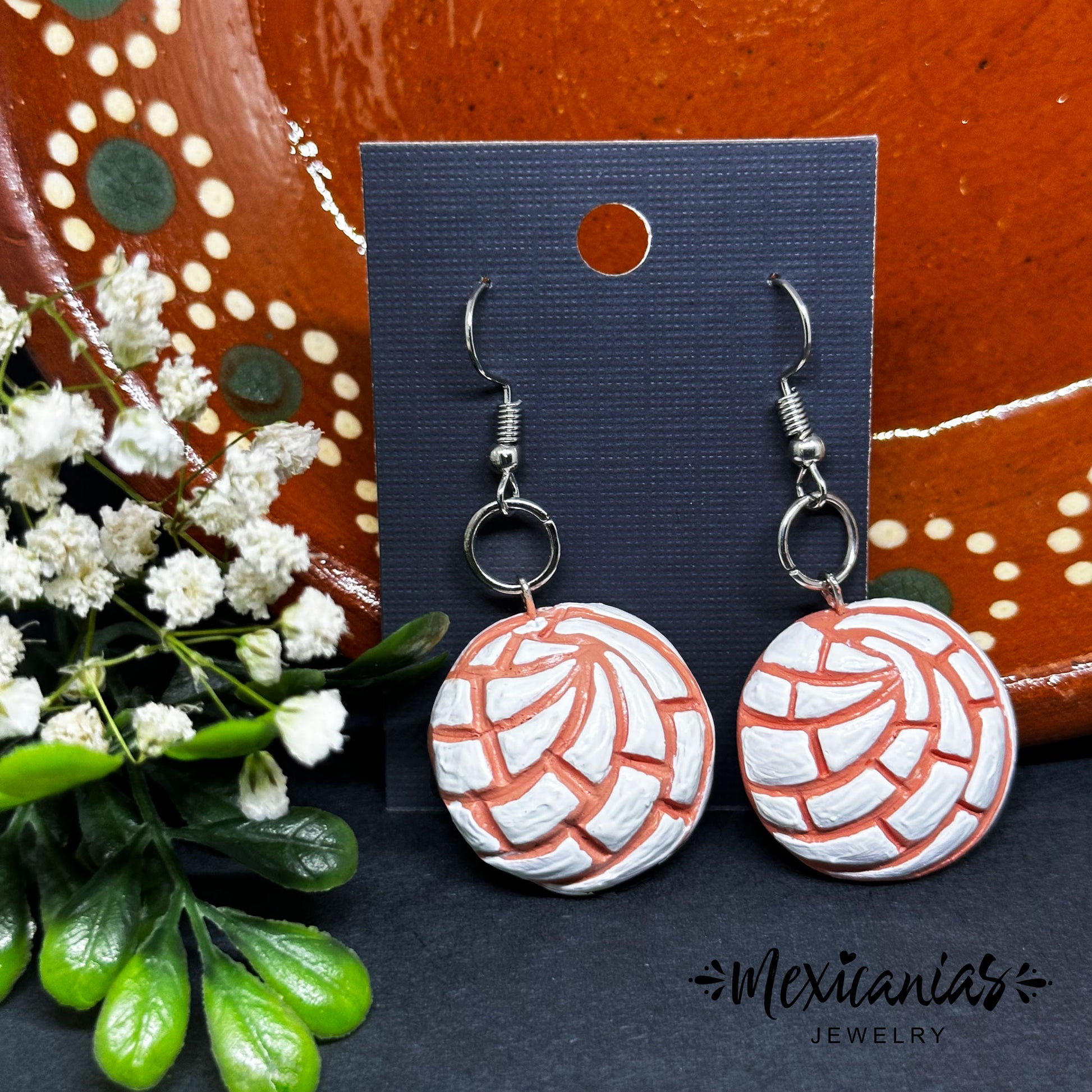 White vanilla concha earrings handmade clay conchitas earrings Mexican pan dulce inspired food jewelry for women and girls for Frida Kahlo fans and sweet bread concha earrings lovers and Mexico folk art Mexican jewelry