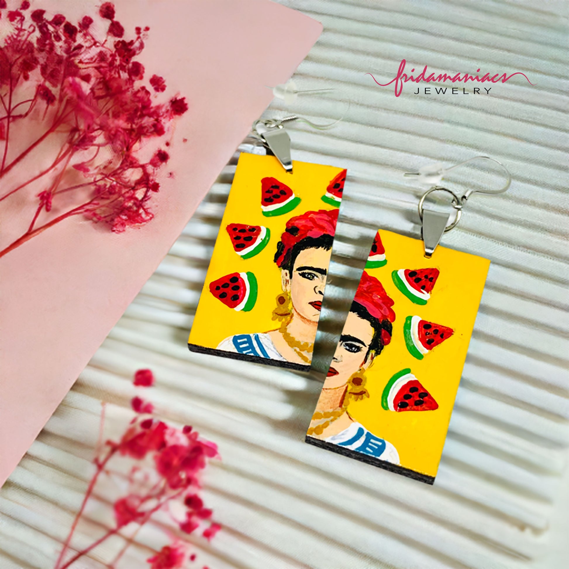 Frida Kahlo viva la vida watermelon earrings. Mexican earrings. Mexican jewelry. Hand painted earrings uniquely designed by Mexico artisan jewelry for fridamaniacs, fridalovers, fridamania, frida fans women and girls. Gorgeous and original gift idea.