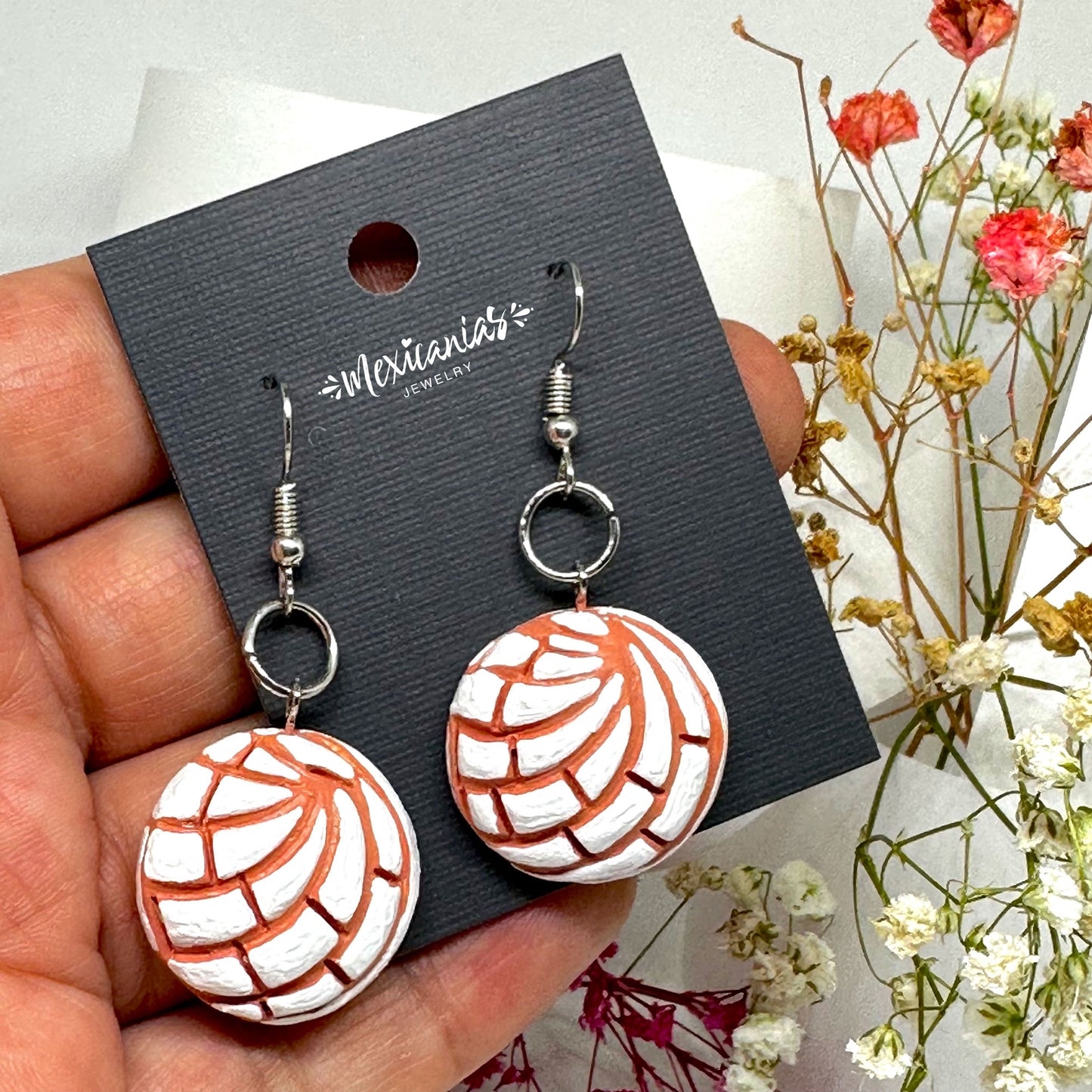 White vanilla concha earrings handmade clay conchitas earrings Mexican pan dulce inspired food jewelry for women and girls for Frida Kahlo fans and sweet bread concha earrings lovers and Mexico folk art Mexican jewelry