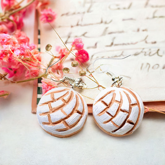 White Vanilla Clay Concha Earrings. Mexican Sweet Bread Conchas Conchitas Concha Earrings. Pan Dulce Mexico folk art. Mexican earrings for woman and girls. Mexico earrings. Mexico jewelry. Claywelry. Fridamaniacs. Mexicanias. Fridalovers. Frida Kahlo jewelry. Frida inspired - Frida fans gift idea