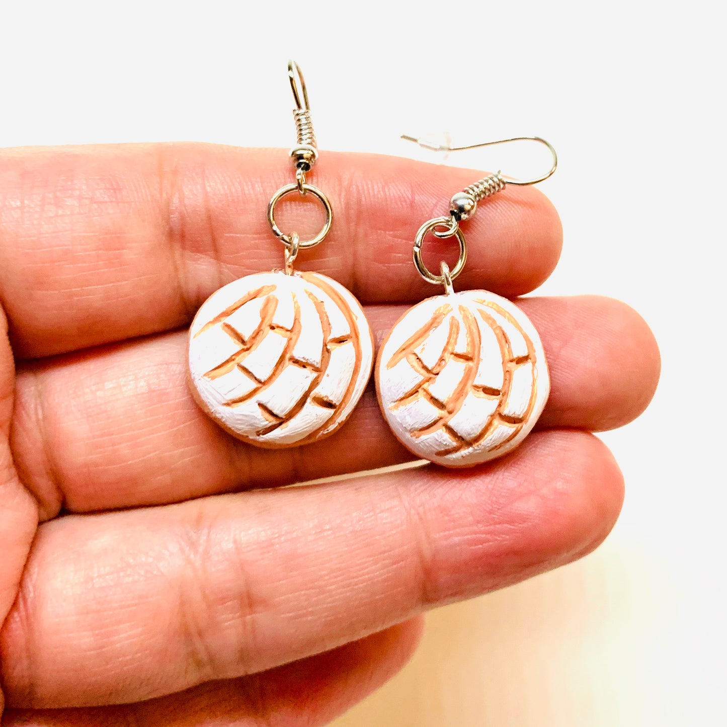 Sweet Vanilla Concha Earrings, Mexican Jewelry inspired conchitas earrings sweet bread Mexico folk art aretes conchitas handmade clay jewelry earrings