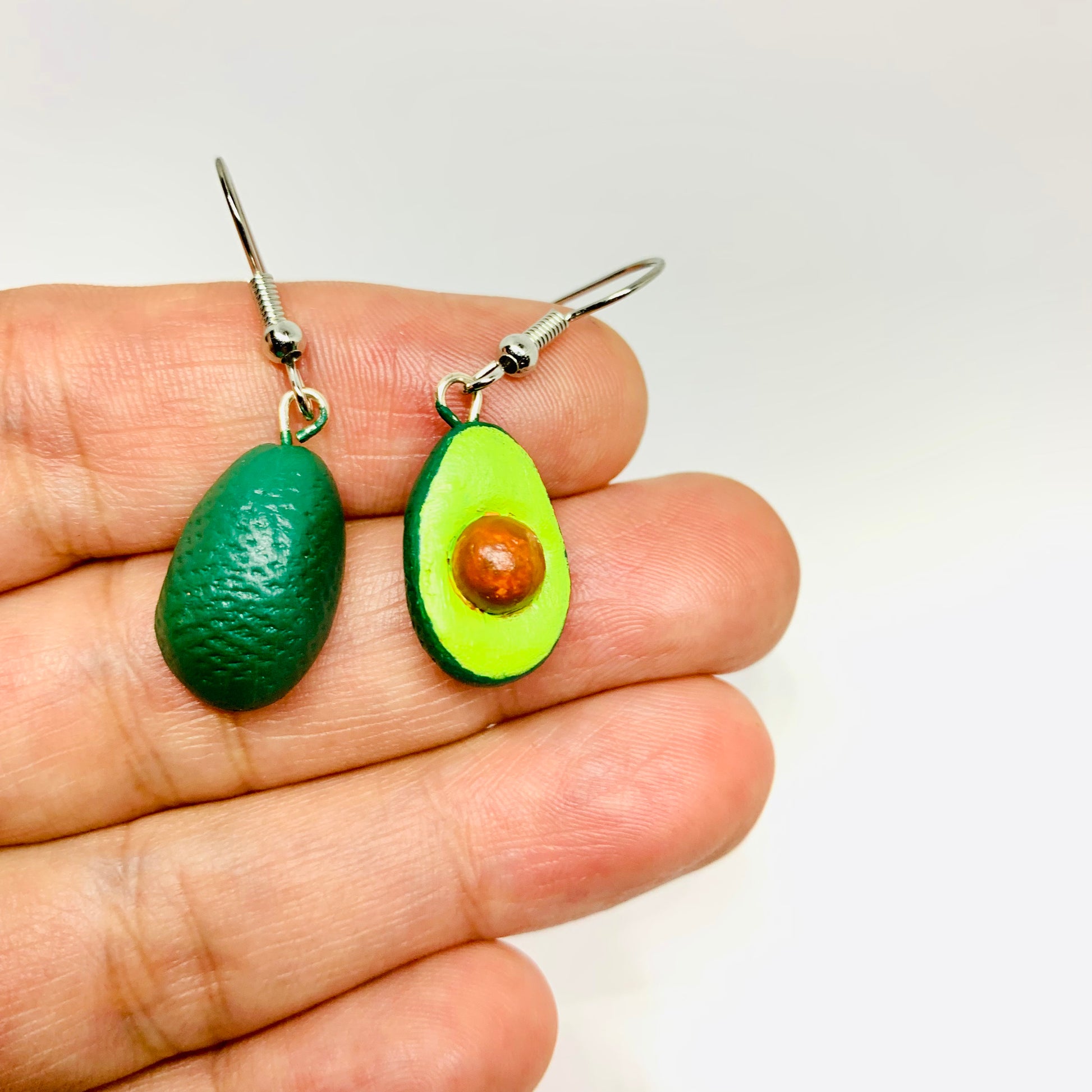 Avocado Earrings made of natural clay and hand painted. Drop and dangle. Mexican jewelry food. Mexico folk art to wear. Aretes de aguacate pintados a mano para mujer. Fridamaniacs, Frida kahlo inspired wearable art and accessories