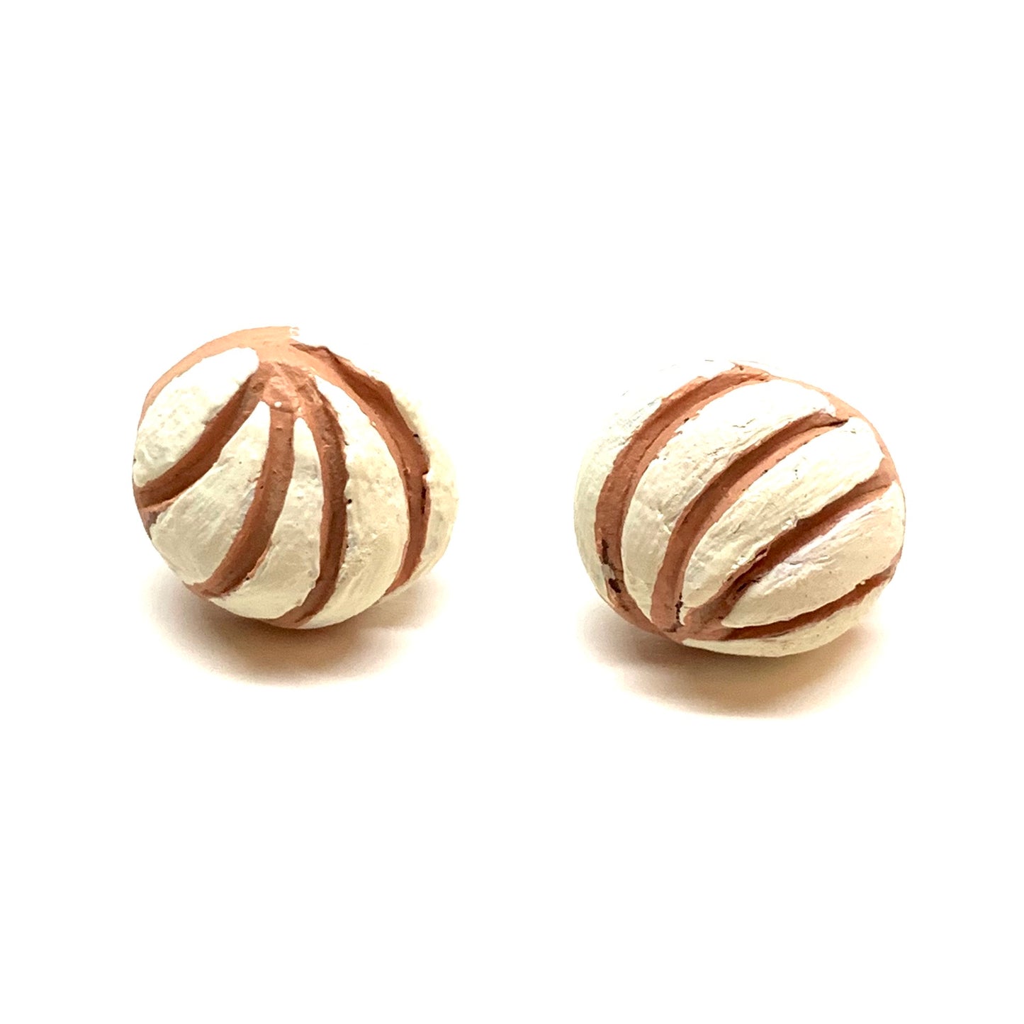 Vanilla Cream Clay concha conchitas stud earrings. Mexican jewelry. Aretes de concha para mujer. Mexico folk art to wear. Frida kahlo inspired. Mini conchitas white. Wearable art by fridamaniacs and frida lovers