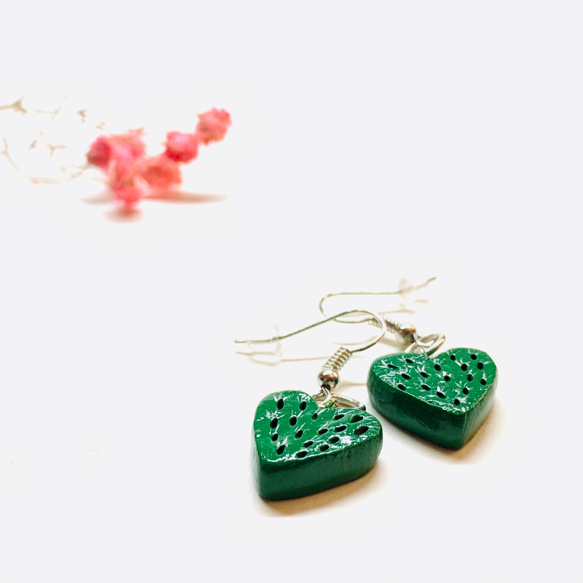 Carved Hand painted and handmade  heart cactus drop and dangle clay arrings. Mexican jewelry. Aretes de nopal en forma de corazon hechos y pintados a mano. Mexico folk art to wear. Food jewelry accessories by Fridamaniacs: Frida Kahlo inspired