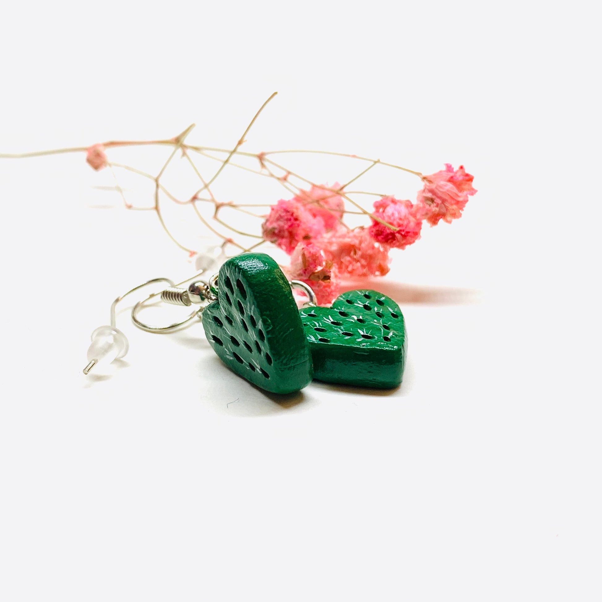 Carved Hand painted and handmade  heart cactus drop and dangle clay arrings. Mexican jewelry. Aretes de nopal en forma de corazon hechos y pintados a mano. Mexico folk art to wear. Food jewelry accessories by Fridamaniacs: Frida Kahlo inspired