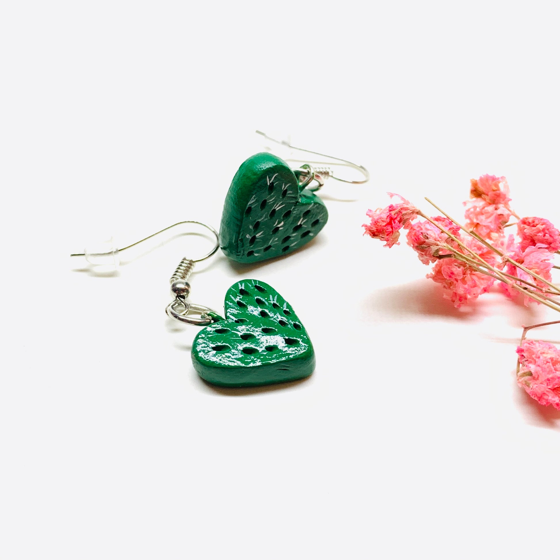 Carved Hand painted and handmade  heart cactus drop and dangle clay arrings. Mexican jewelry. Aretes de nopal en forma de corazon hechos y pintados a mano. Mexico folk art to wear. Food jewelry accessories by Fridamaniacs: Frida Kahlo inspired