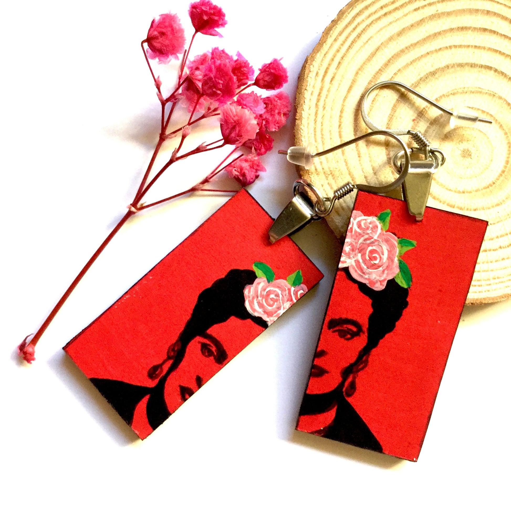 Frida Kahlo Hand Painted Red Stencil Art to Wear Pink roses. Mexican Jewelry. Joyeria Mexicana. Aretes Mujer