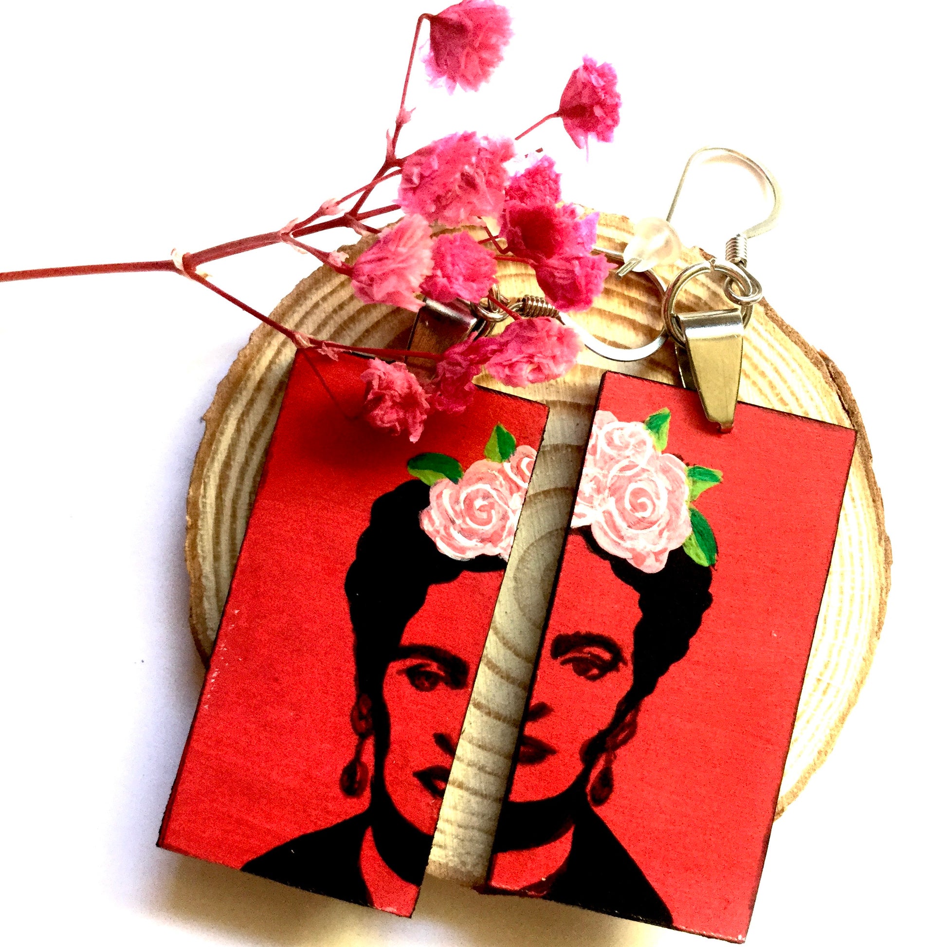 Frida Kahlo Hand Painted Red Stencil Art to Wear Pink roses. Mexican Jewelry. Joyeria Mexicana. Aretes Mujer