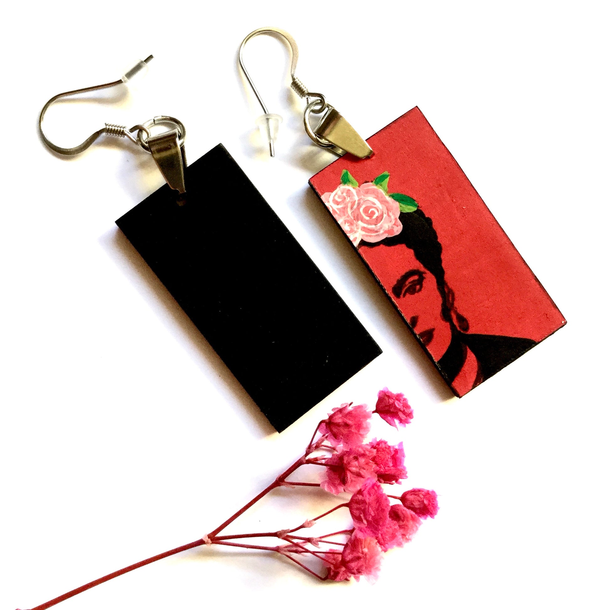 Frida Kahlo Hand Painted Red Stencil Art to Wear Pink roses. Mexican Jewelry. Joyeria Mexicana. Aretes Mujer
