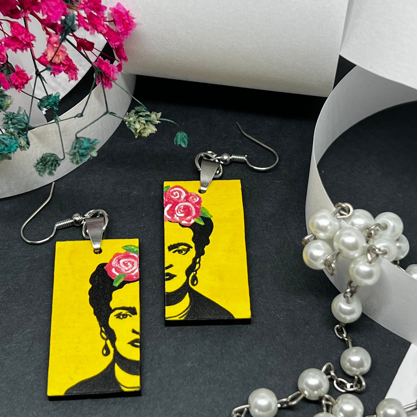 Frida Kahlo Stencil Art with Yellow Background and Hand Painted Pink Roses. Wearable art for girls. Cute and original gift idea. Floral jewelry inspired Mexican Artist and Mexico Folk Art. Aretes Frida Kahlo Amarillos con Rosas para Mujer.