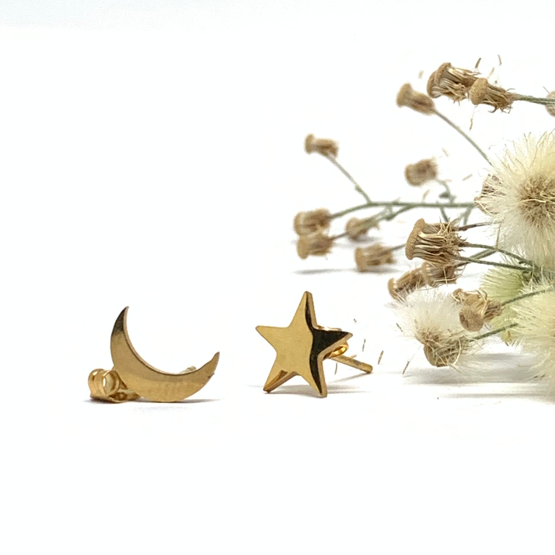 Moon and Star Mini Stud Earrings for women and girls. Summer gift for fridalovers by fridamaniacs. Frida Kahlo jewelry and accessories. Mexican Silver