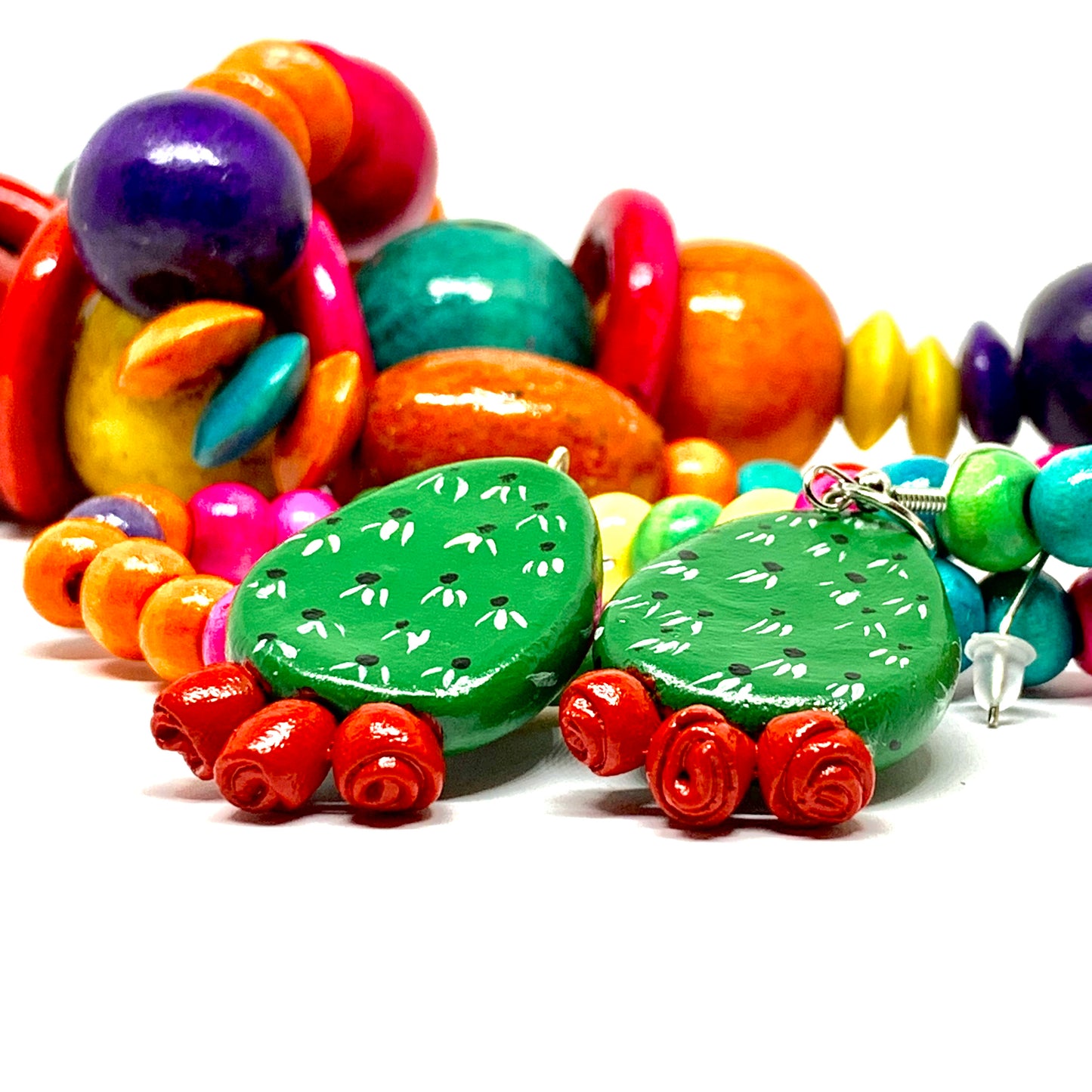 Cactus earrings. Handmade hand painted clay cactus earrings. Mexican jewelry nopal aretes hechos de barro y pintados a mano por artesanos Mexicanos. Fridamaniacs: Frida Kahlo inspired jewelry and accessories