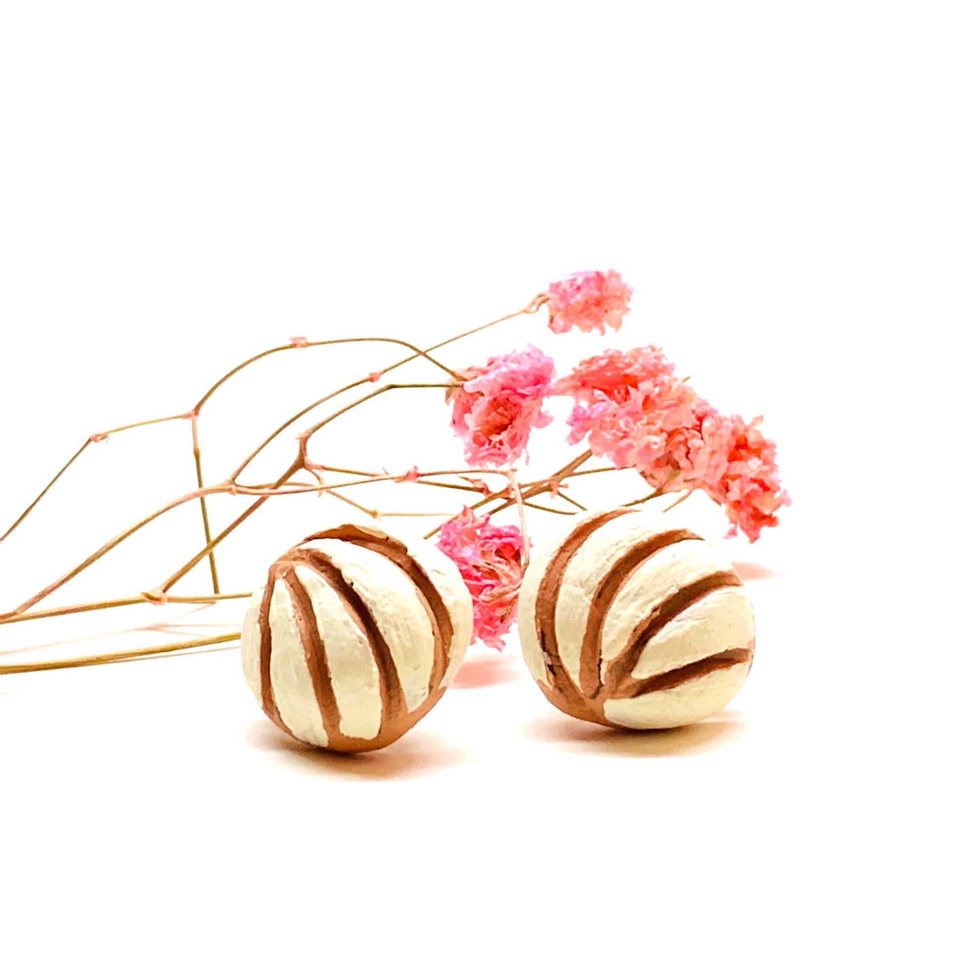 Concha Earrings: Handmade hand painted clay conchitas or concha stud earrings. Mexican jewelry inspired by Frida Kahlo Fridamaniacs Fridalovers. Food jewelry. Vanilla Cream sweet bread Mexico