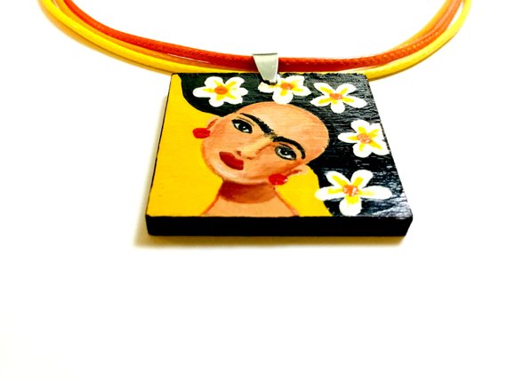 frida kahlo's portrait pendant