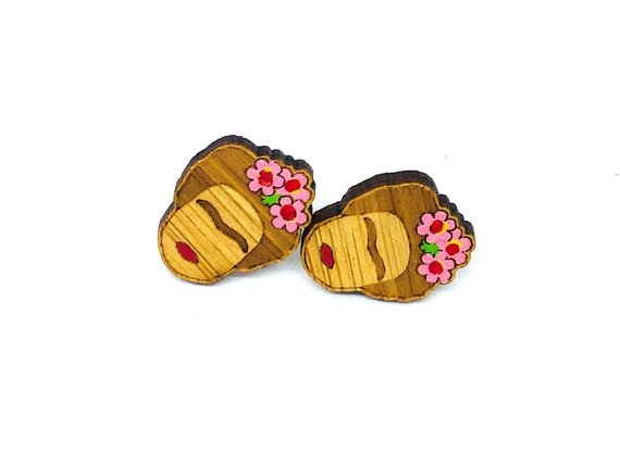 Bamboo mini Frida Kahlo stud earrings with hand painted rosa mexicano pink acrylic paint. Mexican jewelry. Wearable art.