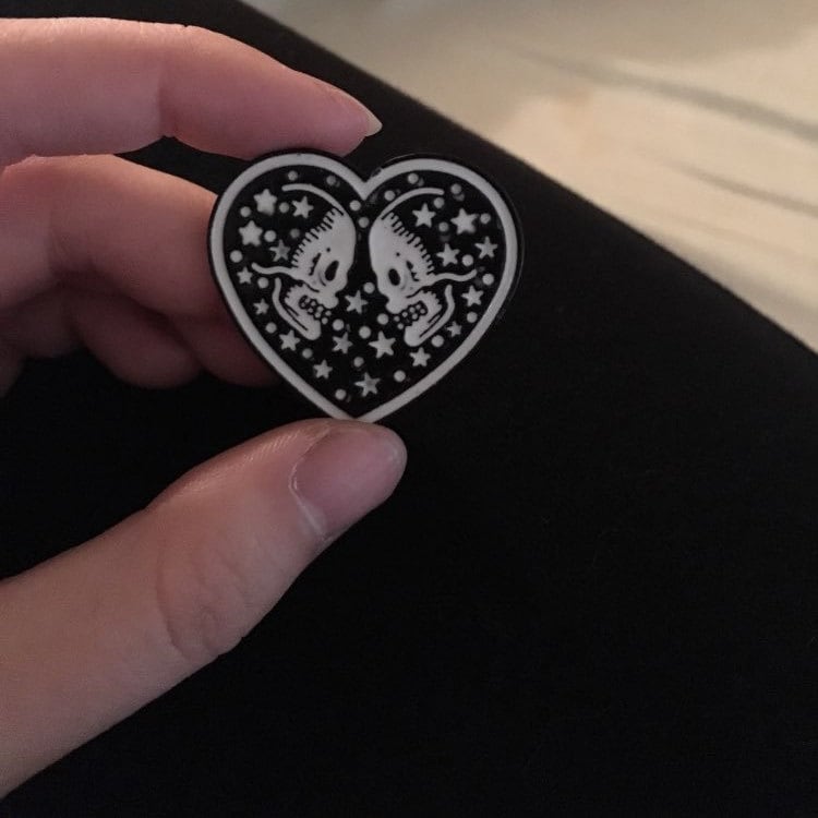 Skeleton Heart Skull Pin, Skull Lovers Enamel Pin, Jewelry Denim Punk Skull Lapel Pin, Calaveras Broche, Skull Heart Brooch, Pin Collection