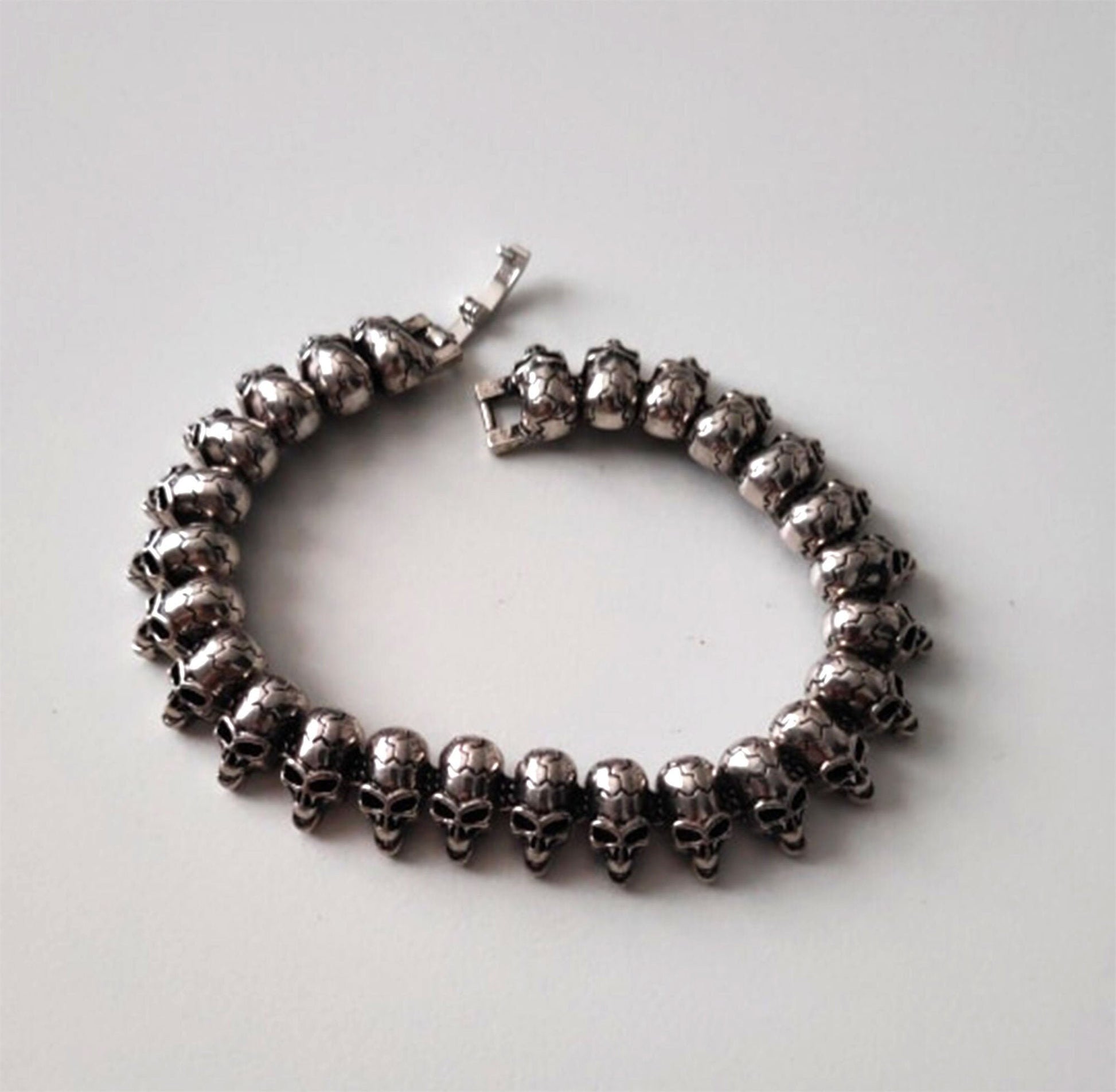 Men's Skull Metallic Bracelet, Skeleton Wristband Bracelet, Silver Skull Bracelet, Skull Men Jewelry, Calaveras Brazalete de Hombre, Calacas