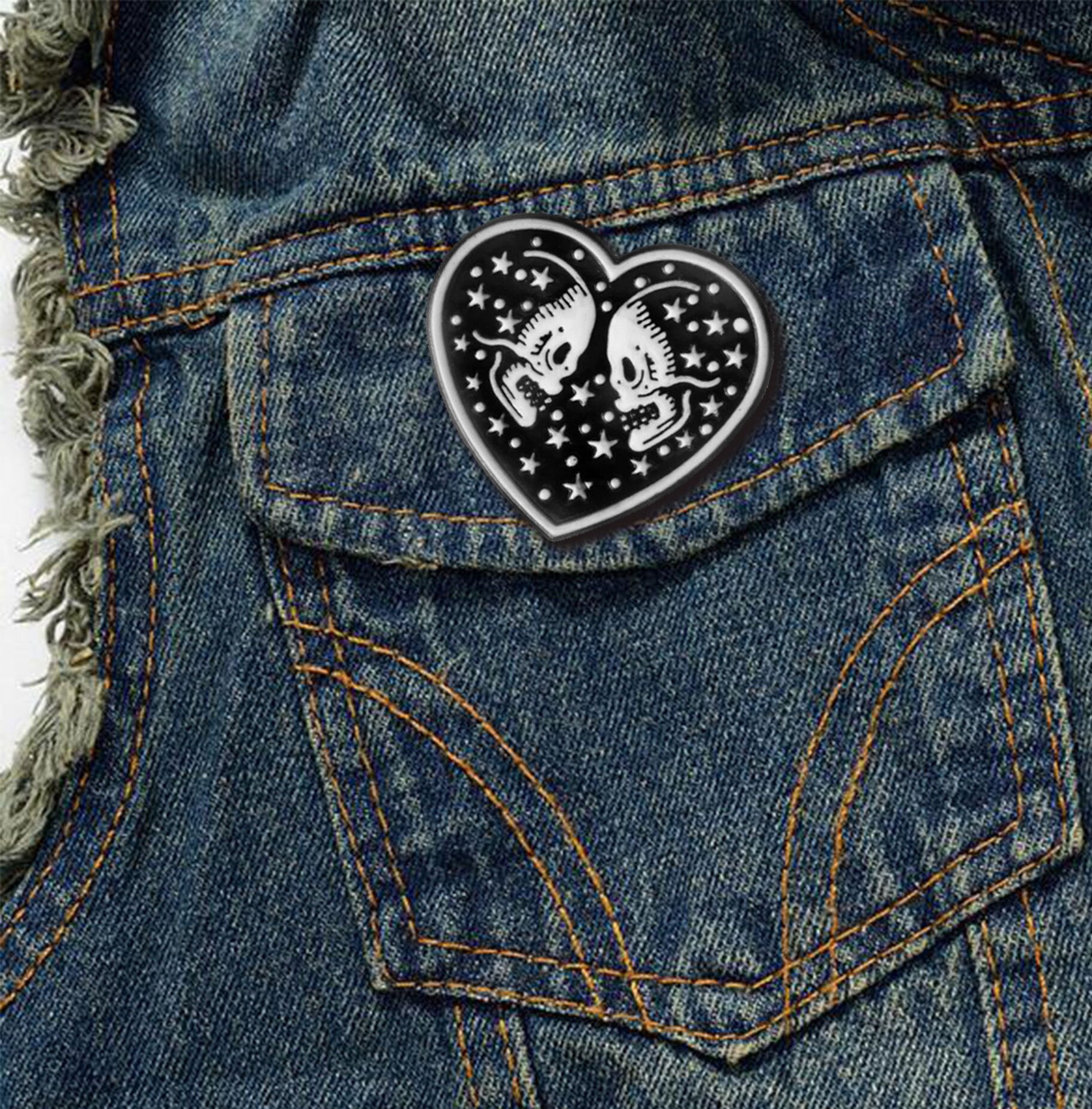 Skeleton Heart Skull Pin, Skull Lovers Enamel Pin, Jewelry Denim Punk Skull Lapel Pin, Calaveras Broche, Skull Heart Brooch, Pin Collection