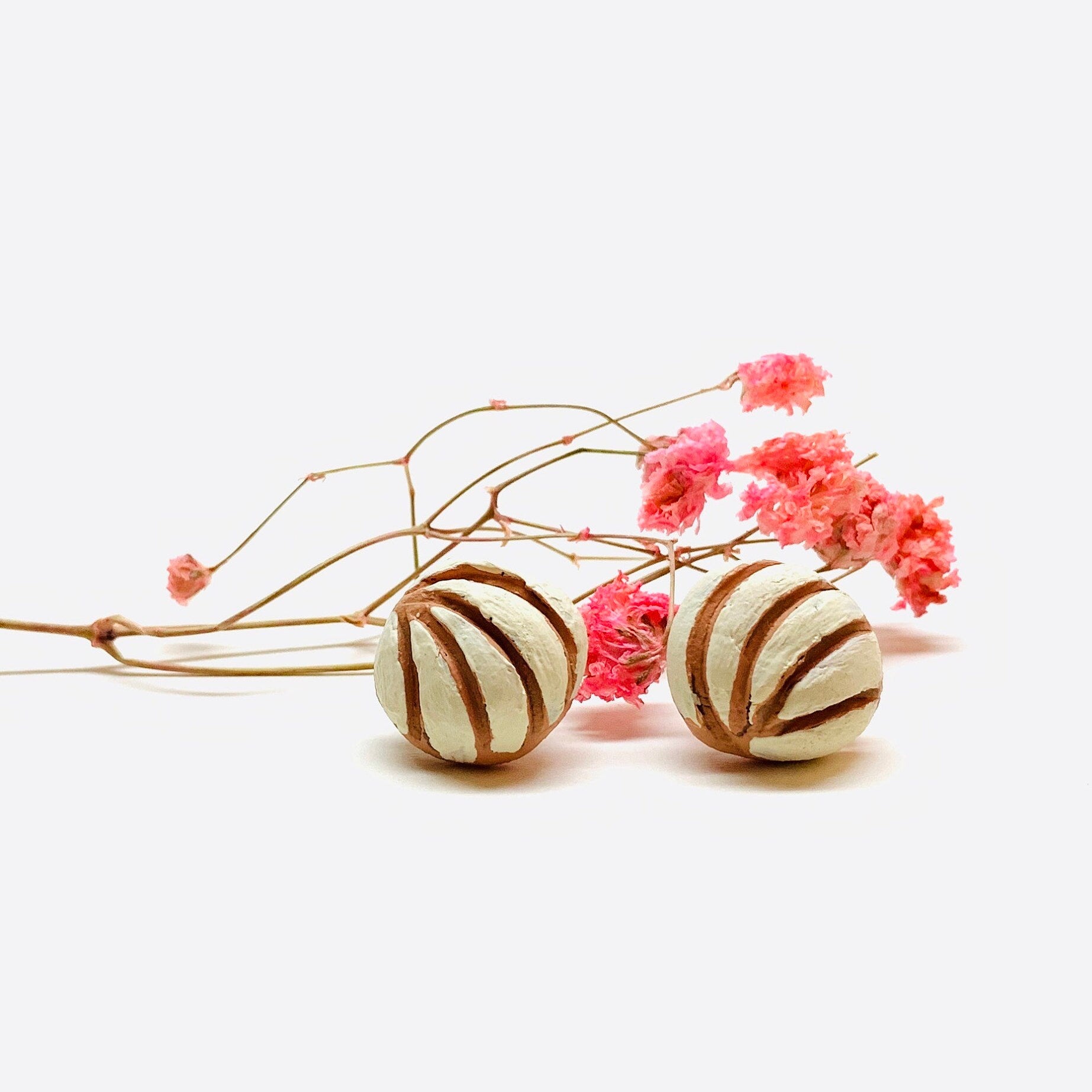 Exquisite Vanilla Concha Stud Earrings Clay Jewelry Mexico Folk ArtWear Girls & Women Fashion Birhtday Gift Idea Conchitas Trendy Claywelry