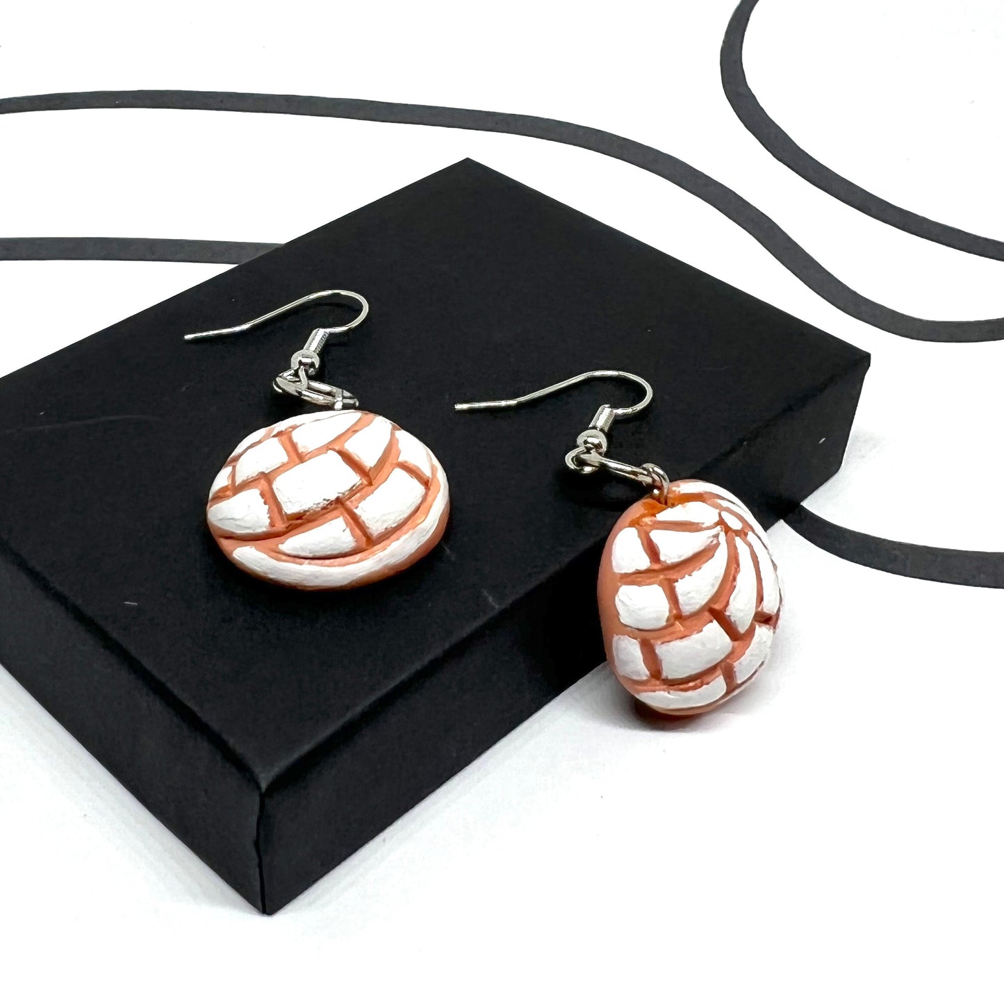 Charming Conchitas Earrings Clay Hand Painted Artisan Mexico Folk Art Jewelry Food Vanilla Sweet Bread Minimalist Casual Fashion Women Girls