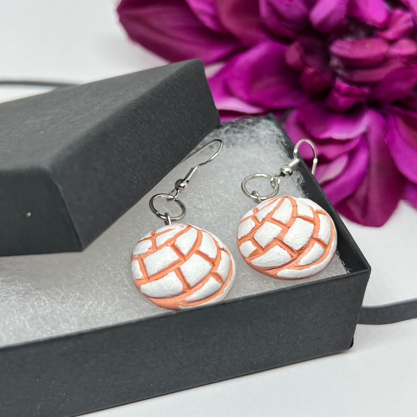 Charming Conchitas Earrings Clay Hand Painted Artisan Mexico Folk Art Jewelry Food Vanilla Sweet Bread Minimalist Casual Fashion Women Girls