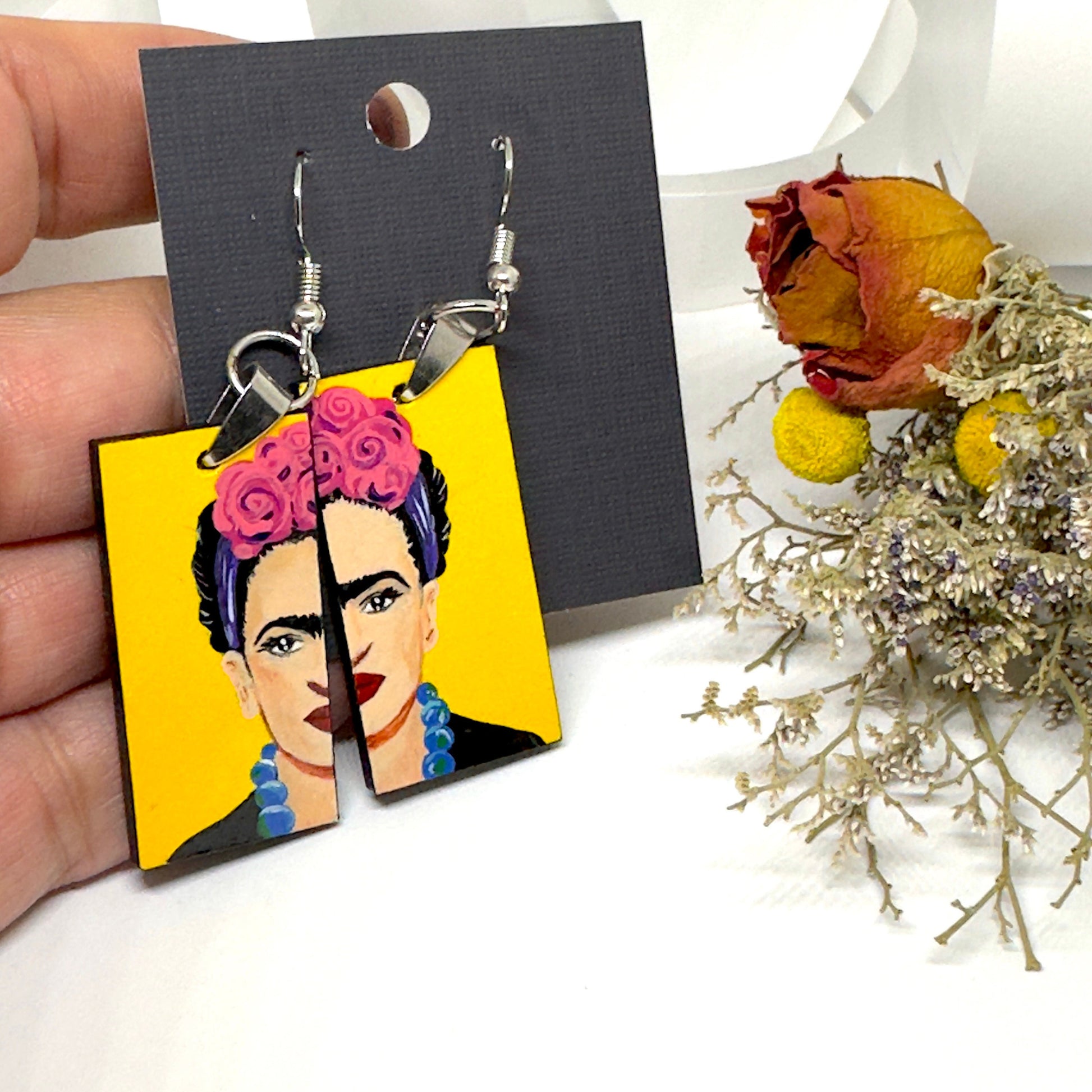 Glamorous Frida Earrings Girls Fashion Artwear Mexico Jewelry Hand Painted Wooden Drop Dangle Earrings Mexican Artist Portrait Aretes Mujer