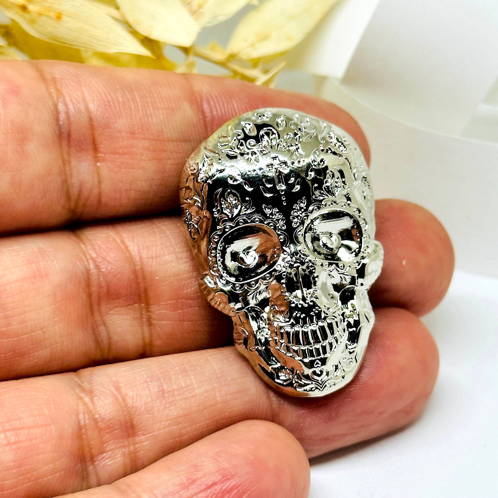 Sparkling Sugar Skull Metallic Pin Unisex Brooch Mexican Day of the Dead Jewelry Silver Chrome Artfully Carved Skull Fashion Accessory Punk