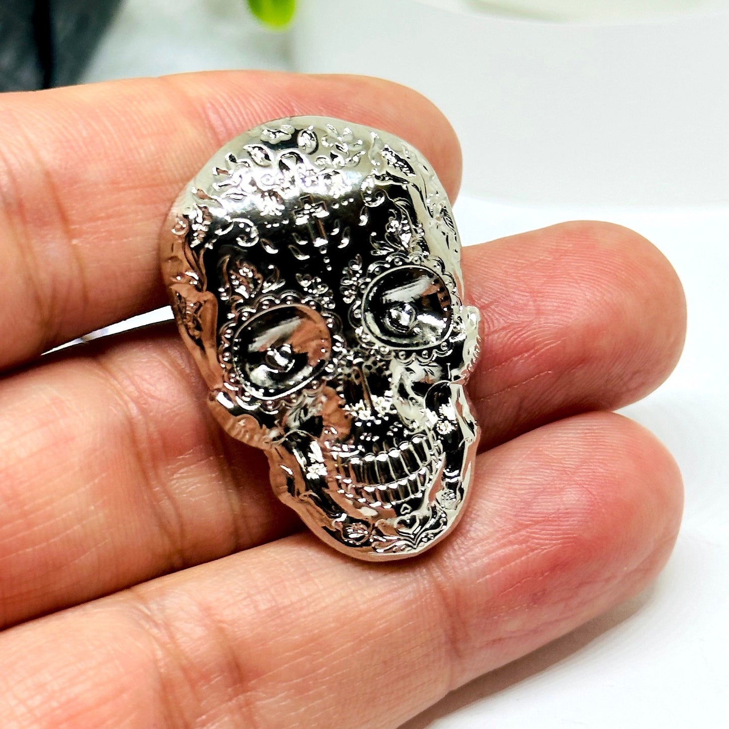 Sparkling Sugar Skull Metallic Pin Unisex Brooch Mexican Day of the Dead Jewelry Silver Chrome Artfully Carved Skull Fashion Accessory Punk