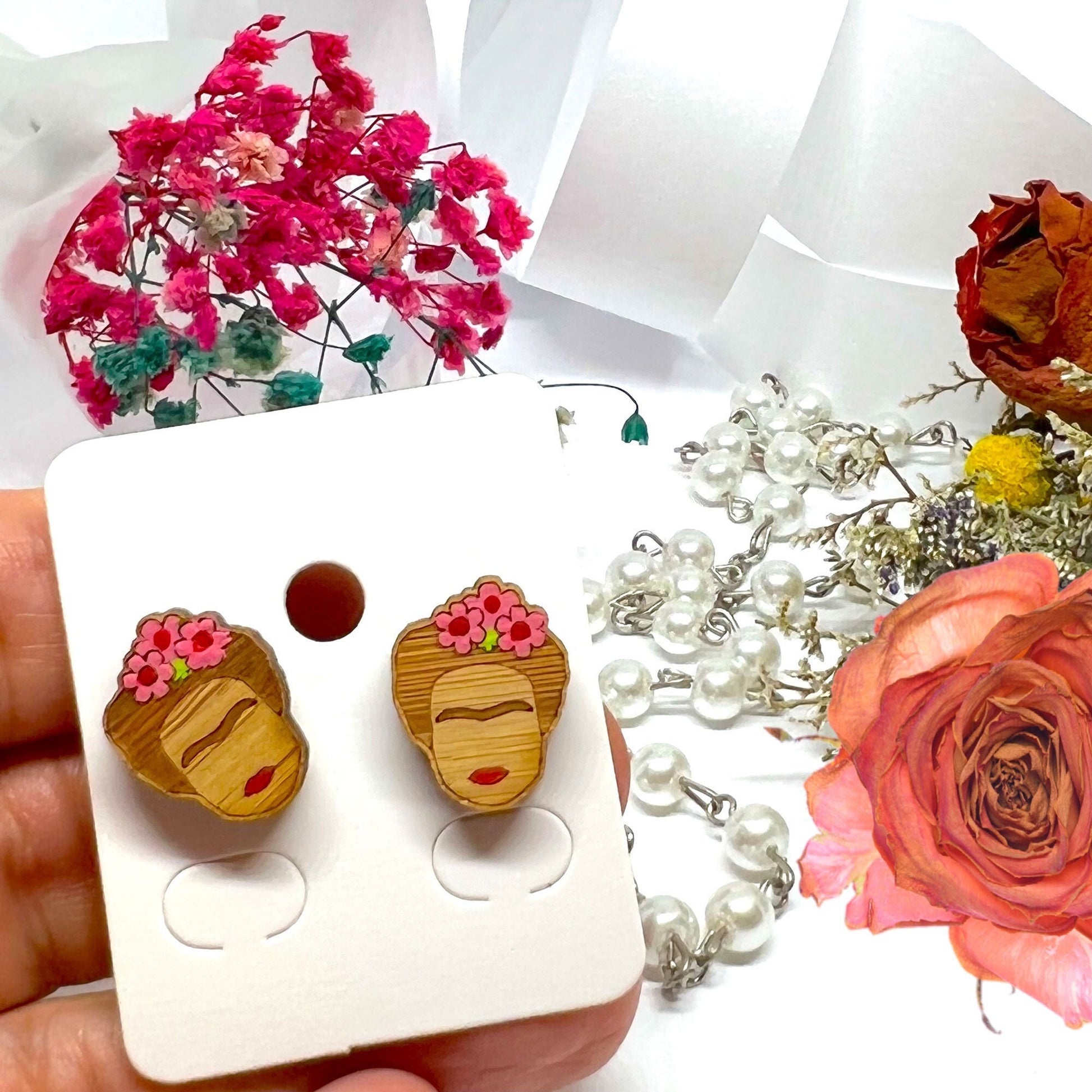Chic Frida Earrings Mini Studs Girls Pink Flowers Boho Summer Fashion Bamboo Wood Natural Beauty Hand Painted Jewelry Cute Gift Fridalovers