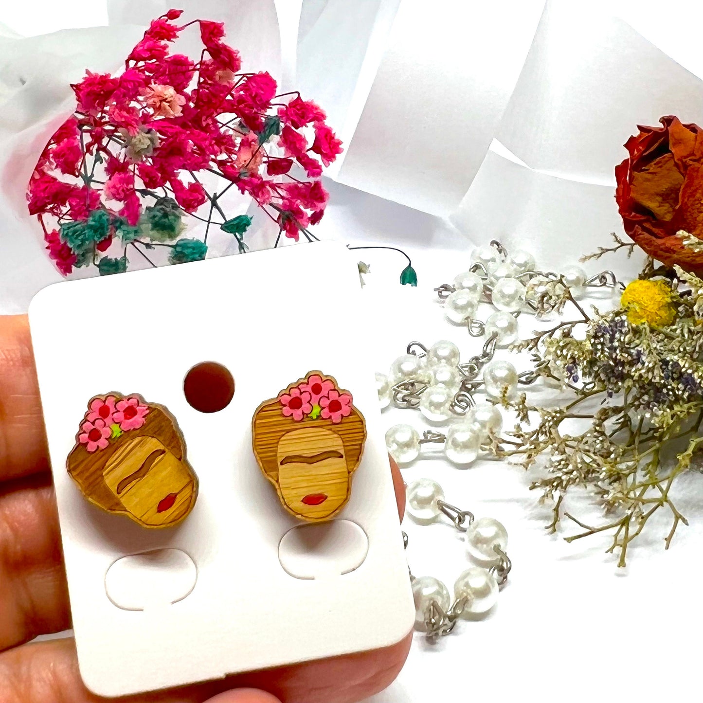 Chic Frida Earrings Mini Studs Girls Pink Flowers Boho Summer Fashion Bamboo Wood Natural Beauty Hand Painted Jewelry Cute Gift Fridalovers