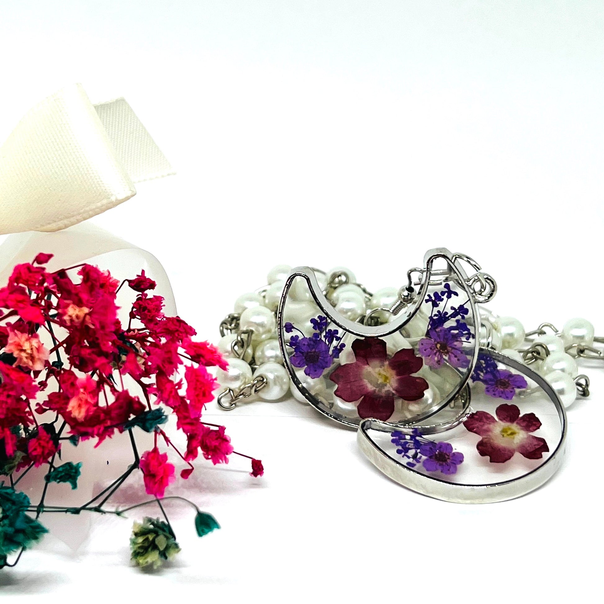 Lovingly Crafted Moon Shape Earrings with Wild Dried Flowers Frida Inspired Jewelry Summer Fashion Casual Outfit Girls Women Cute Gift Idea