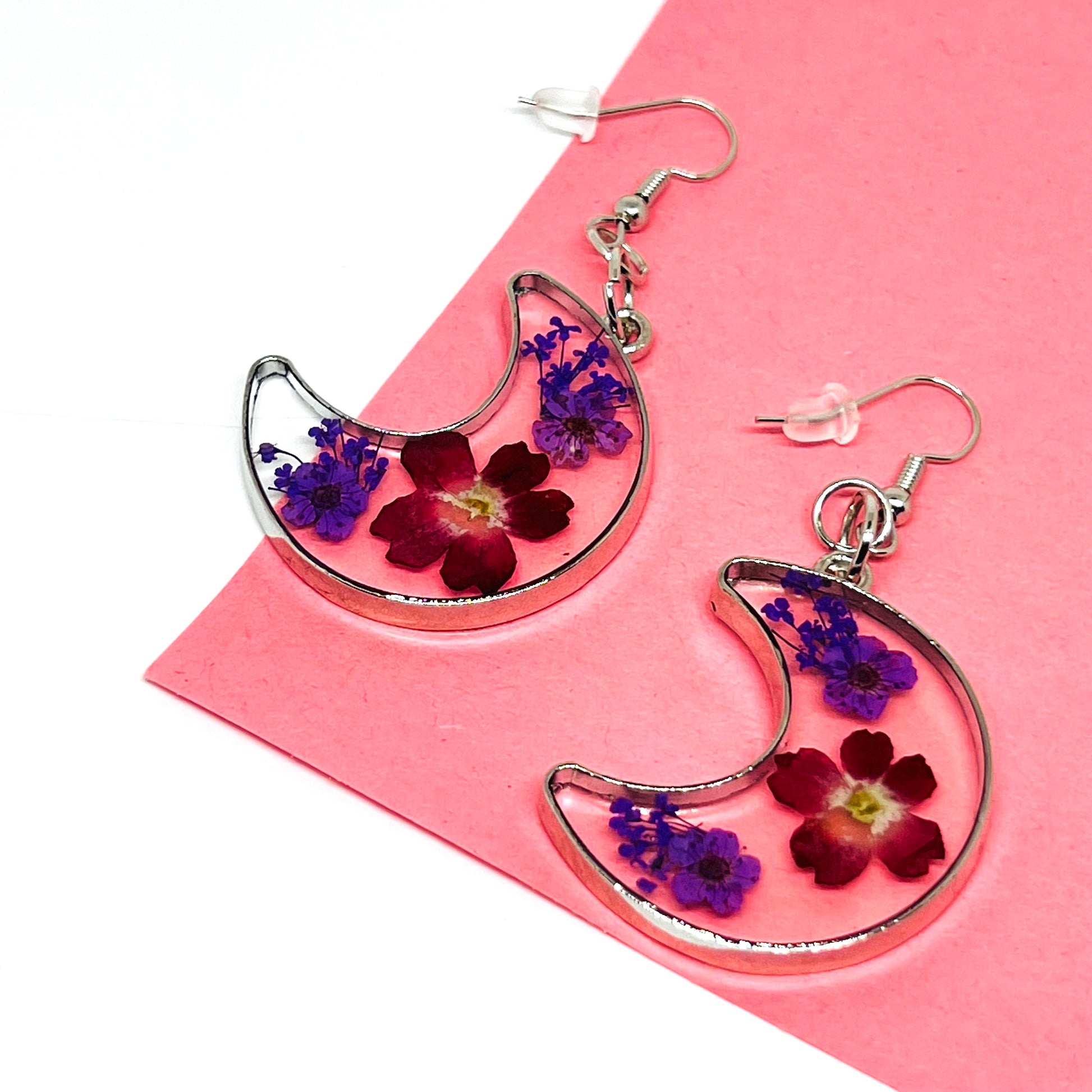 Lovingly Crafted Moon Shape Earrings with Wild Dried Flowers Frida Inspired Jewelry Summer Fashion Casual Outfit Girls Women Cute Gift Idea
